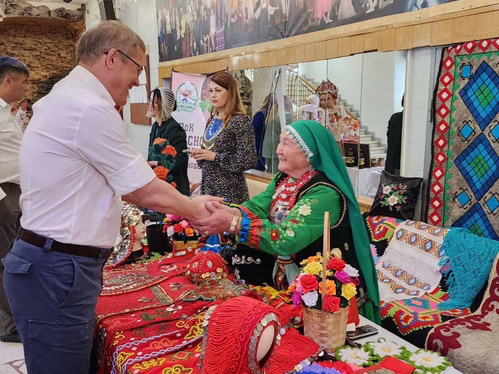 Глава Башкирии  пожелал здоровья мастерицам региона — хранительницам национальной культуры