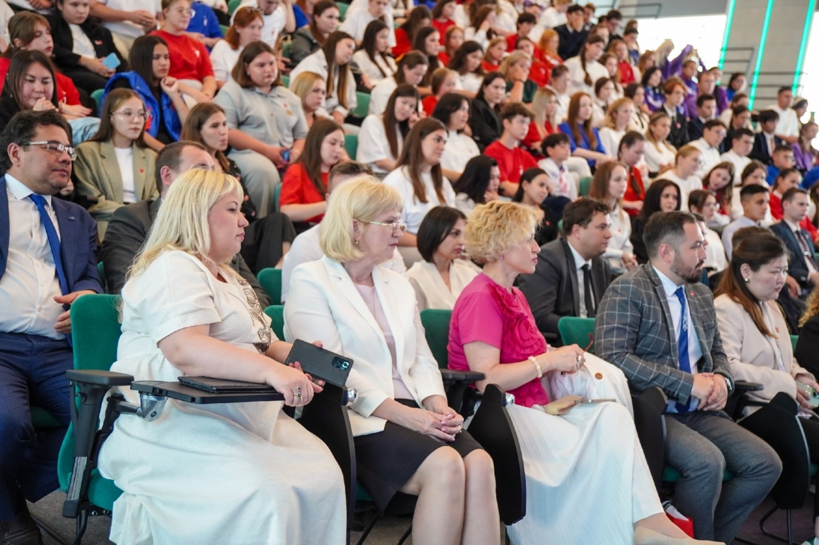 Глава Башкирии встретился с активистами «Движения первых»