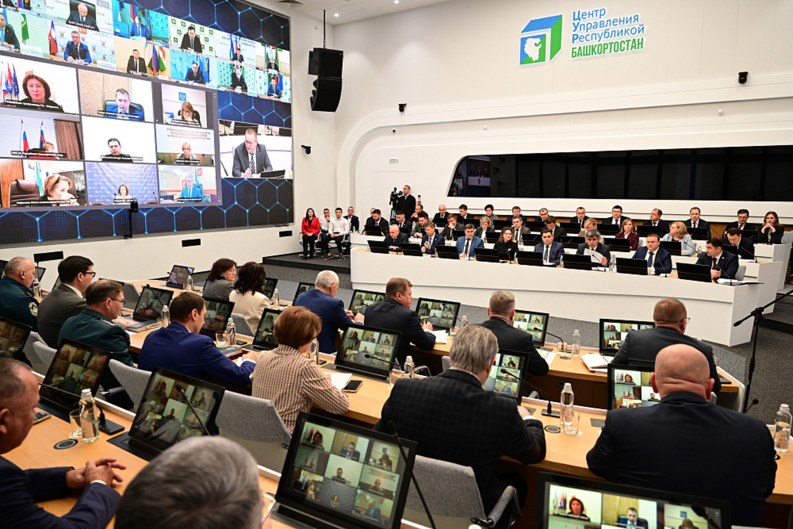 Прямая линия с  Хабировым: более 2400 ответов на обращения жителей Башкирии