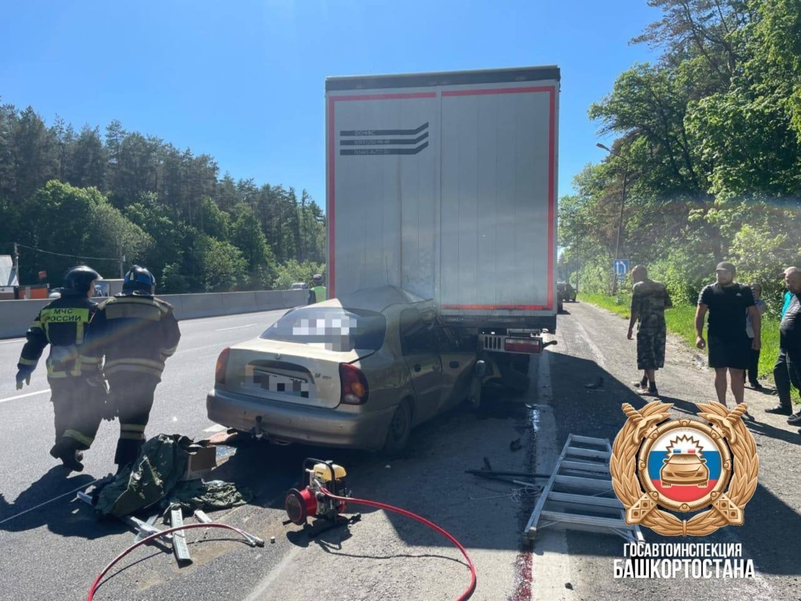 В Башкирии водитель легковушки погиб, столкнувшись с грузовиком