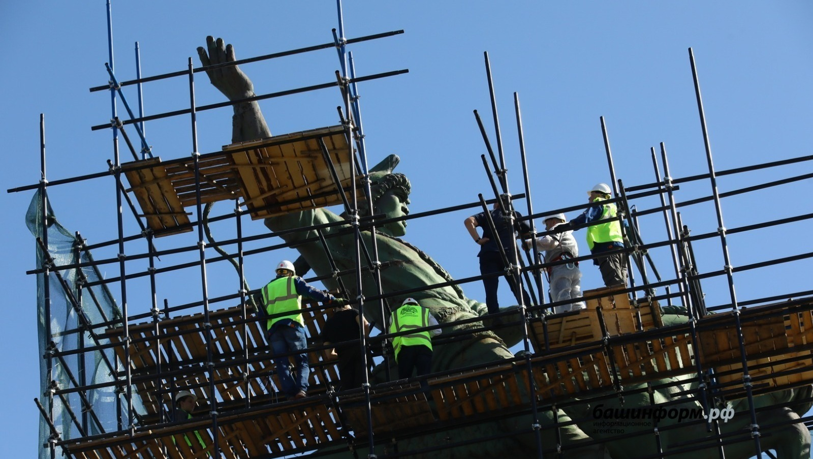 В Уфе началась реставрация памятника Салавату Юлаеву