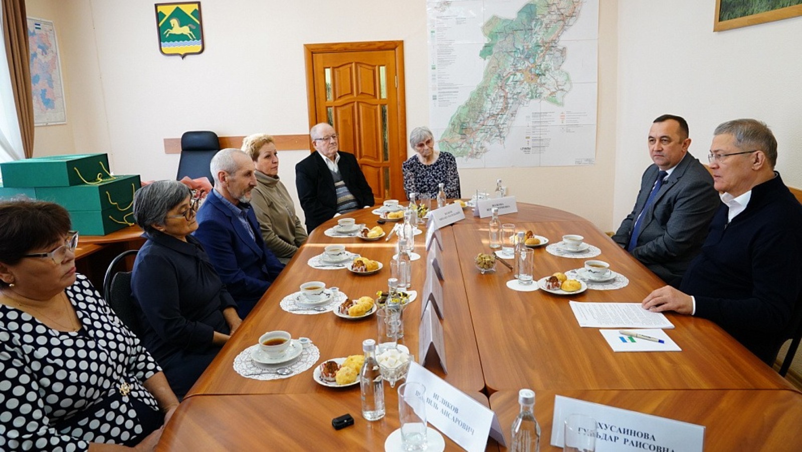 Глава Башкирии встретился с семьями погибших героев СВО