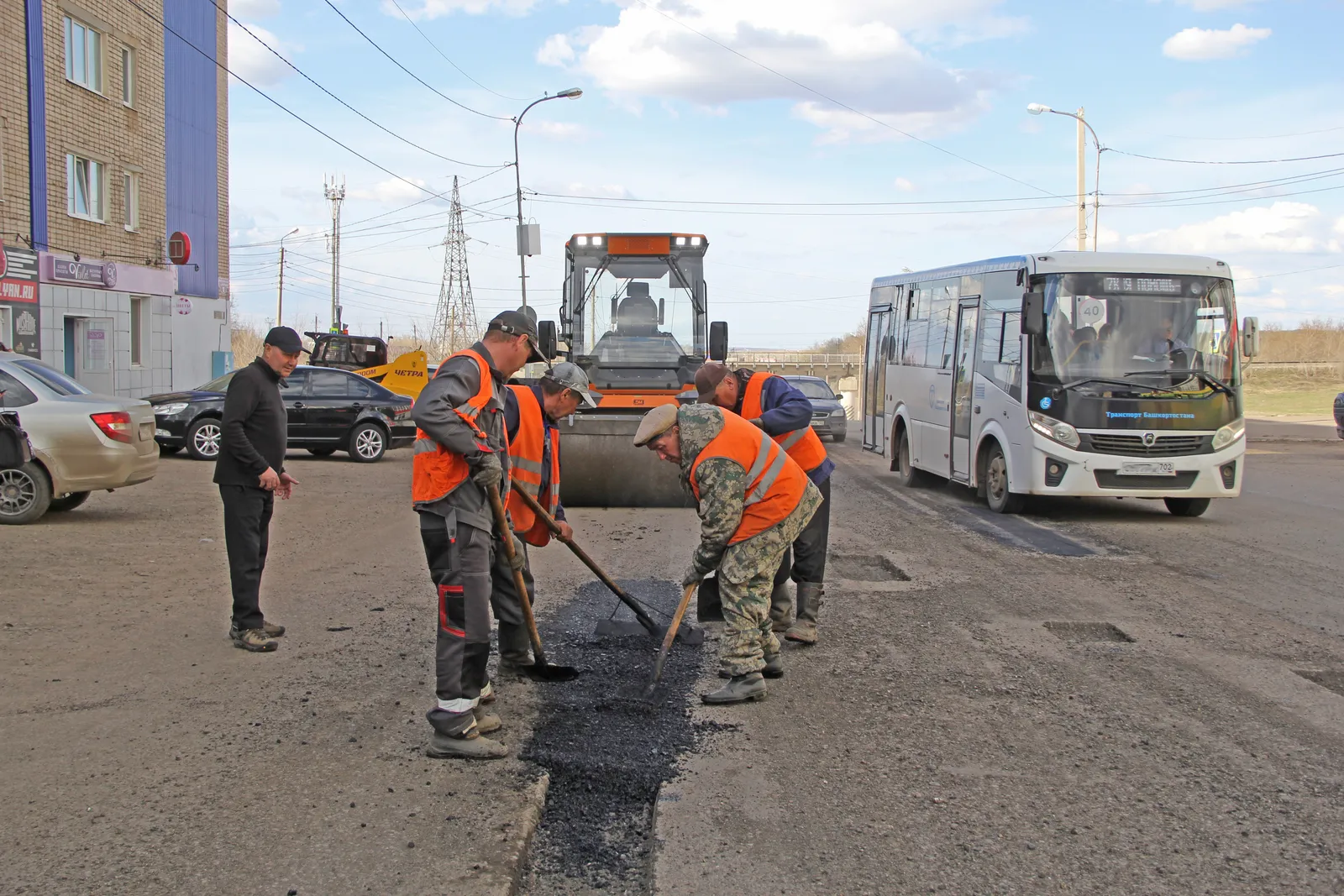 В Кумертау стартовал сезон ремонта дорог