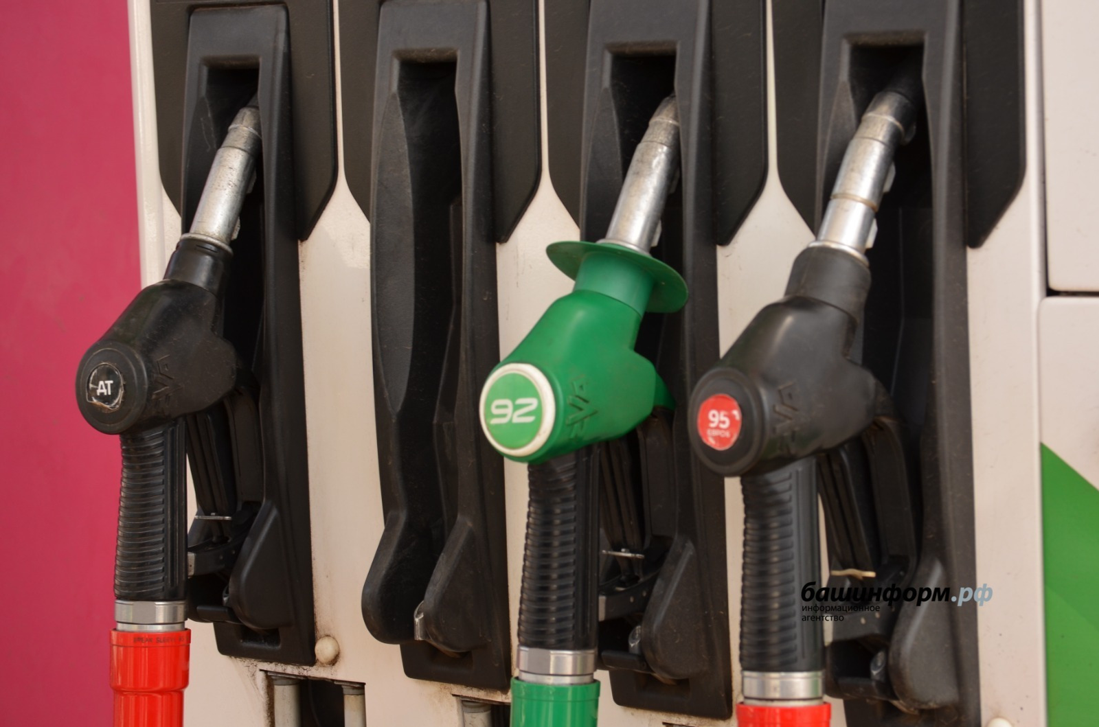 Подорожало топливо: в Башкирии  на заправках опять подняли цены