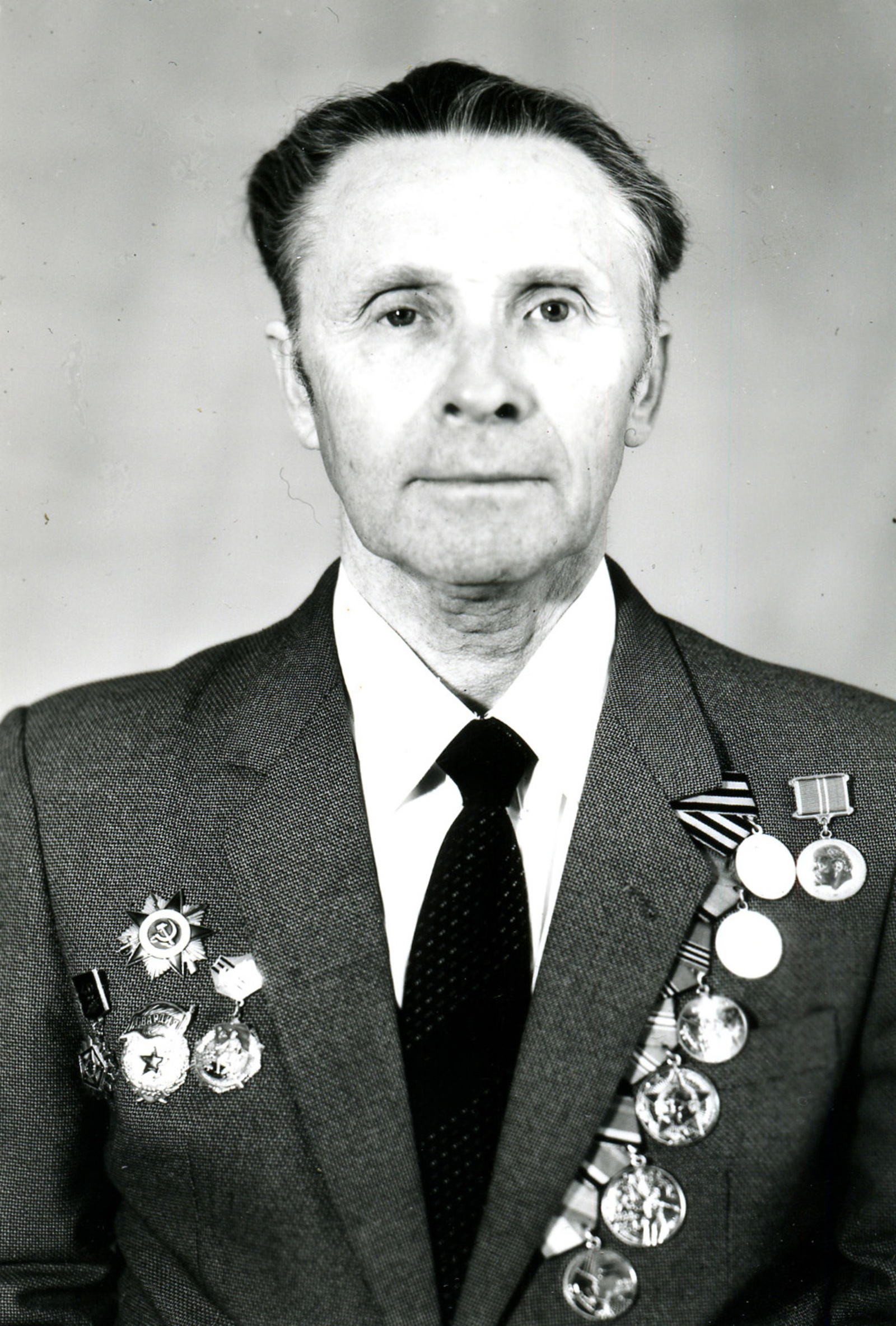 В 17 лет ушёл на фронт…