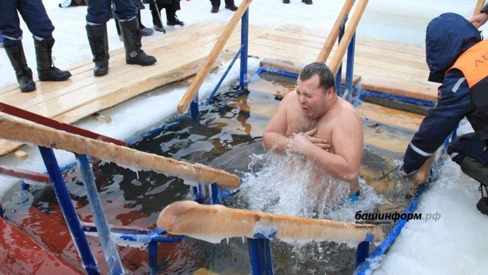 Крещенские купания: окунись в воду — но не рискуй здоровьем!