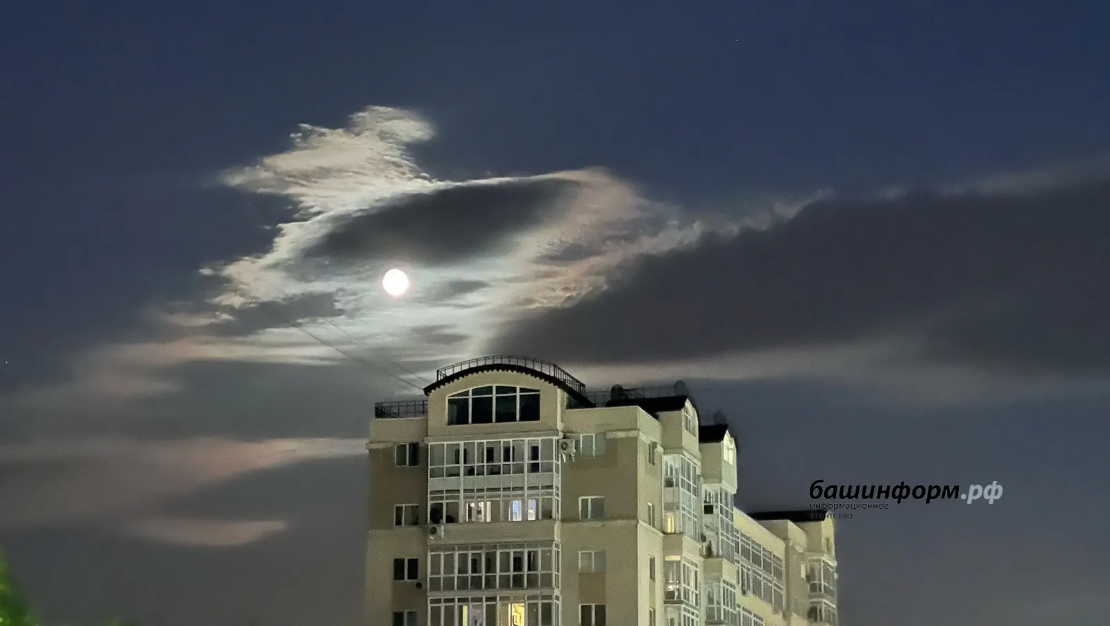 В небе над Башкирией  можно наблюдать яркие белые метеоры потока Лириды