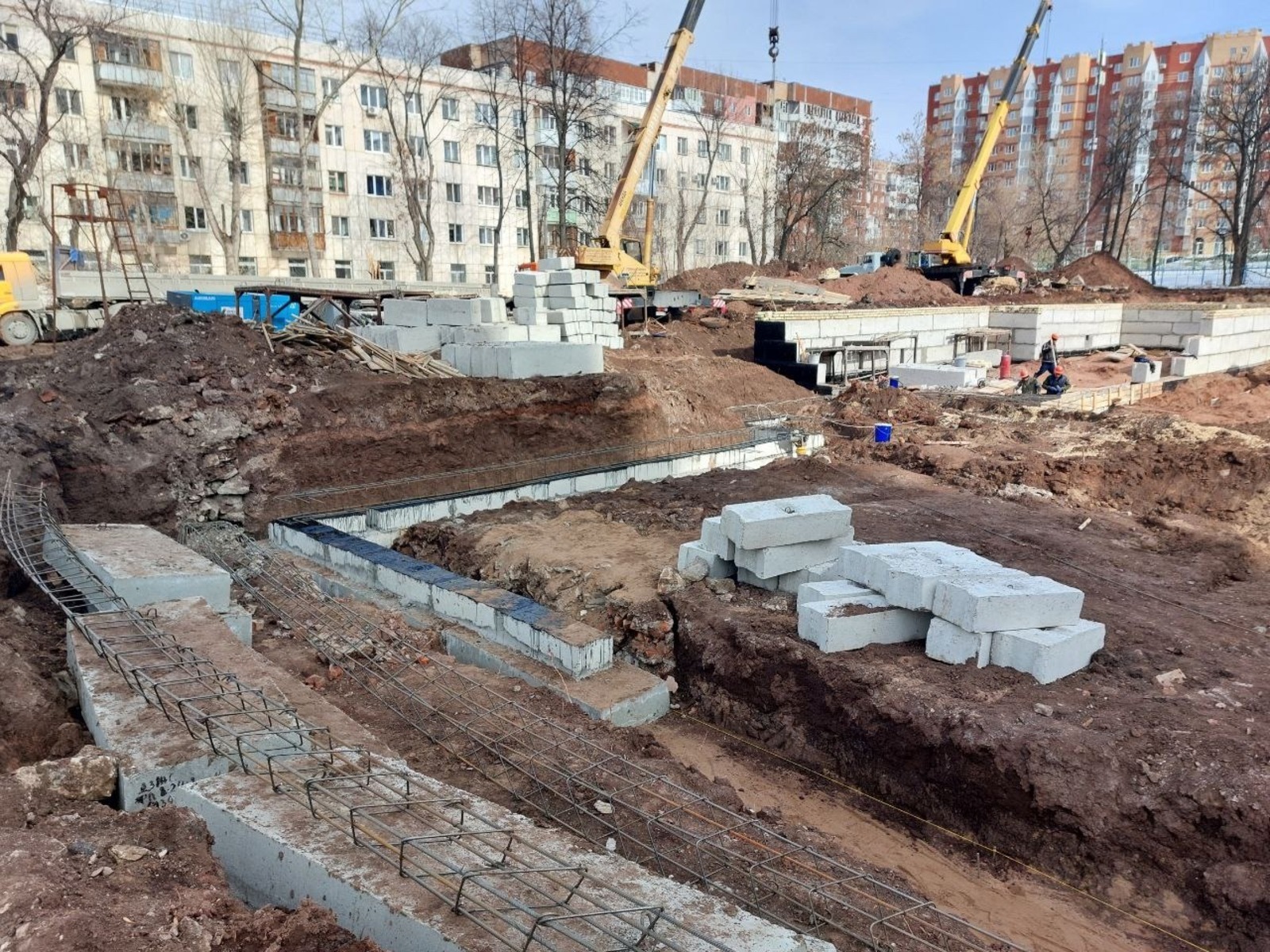 В столице Башкирии на месте старой школы идет  строительство современного детского сада
