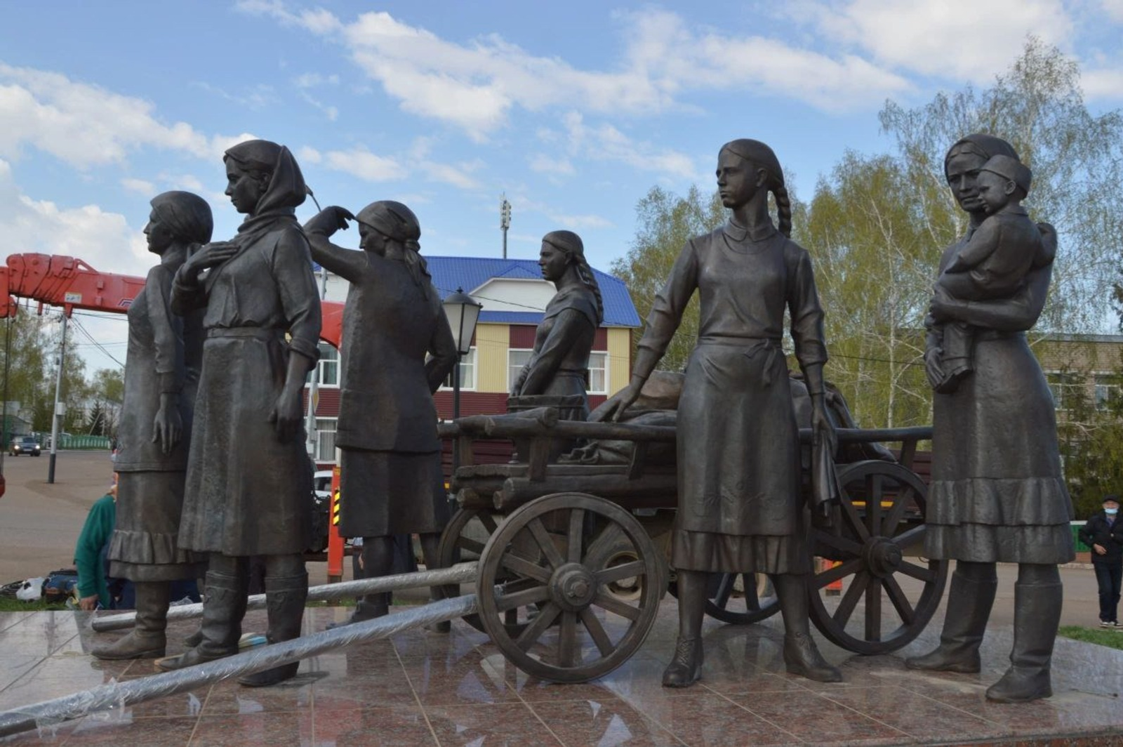 В Башкирии открыли памятник женщинам-труженицам тыла