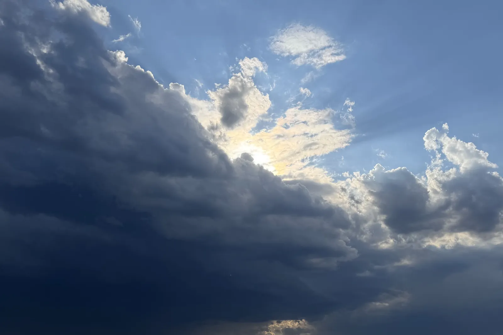 Штормовой ветер в Башкирии: МЧС объявило предупреждение на 27 апреля