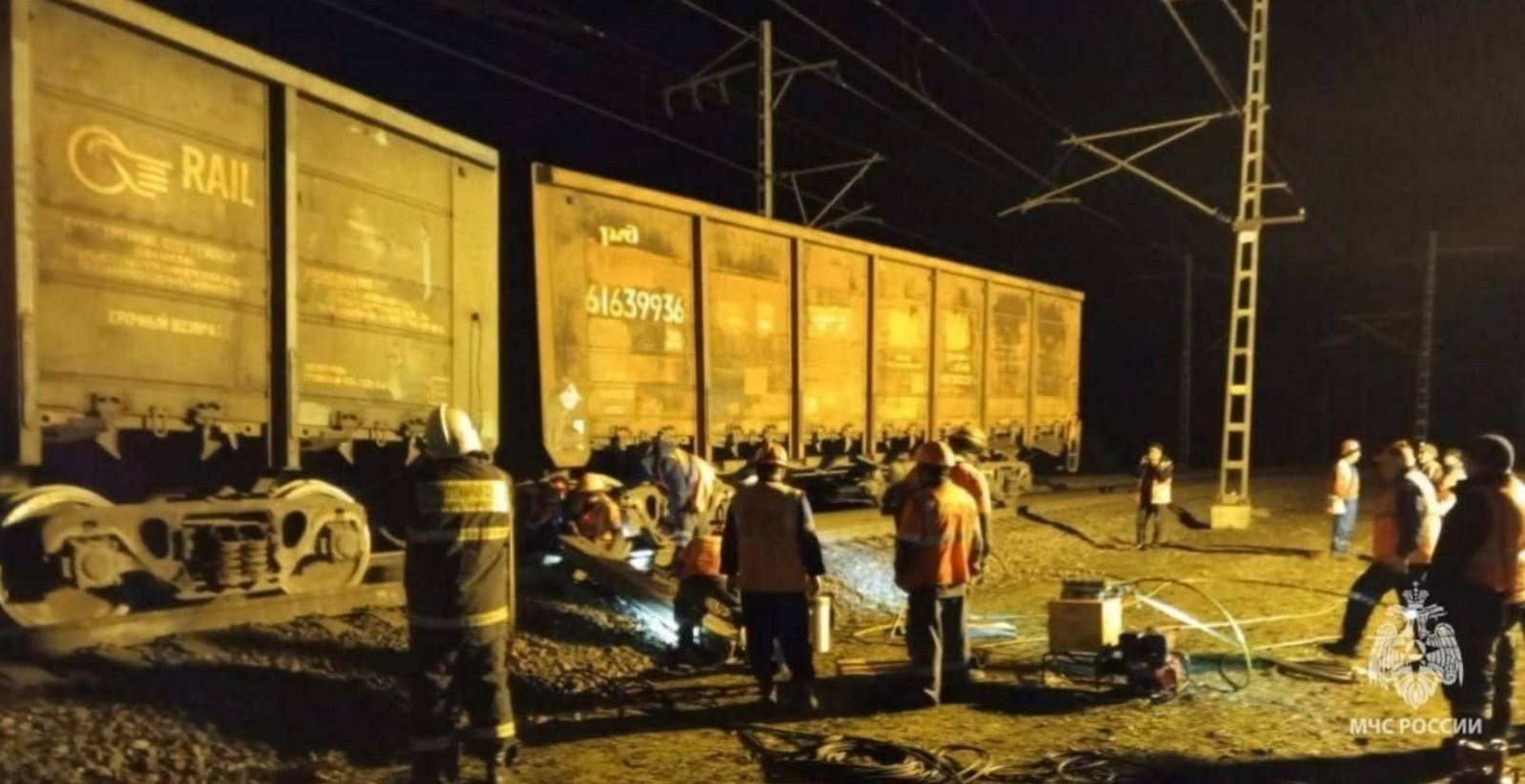 Ночью в Башкирии поезд сошел с рельсов