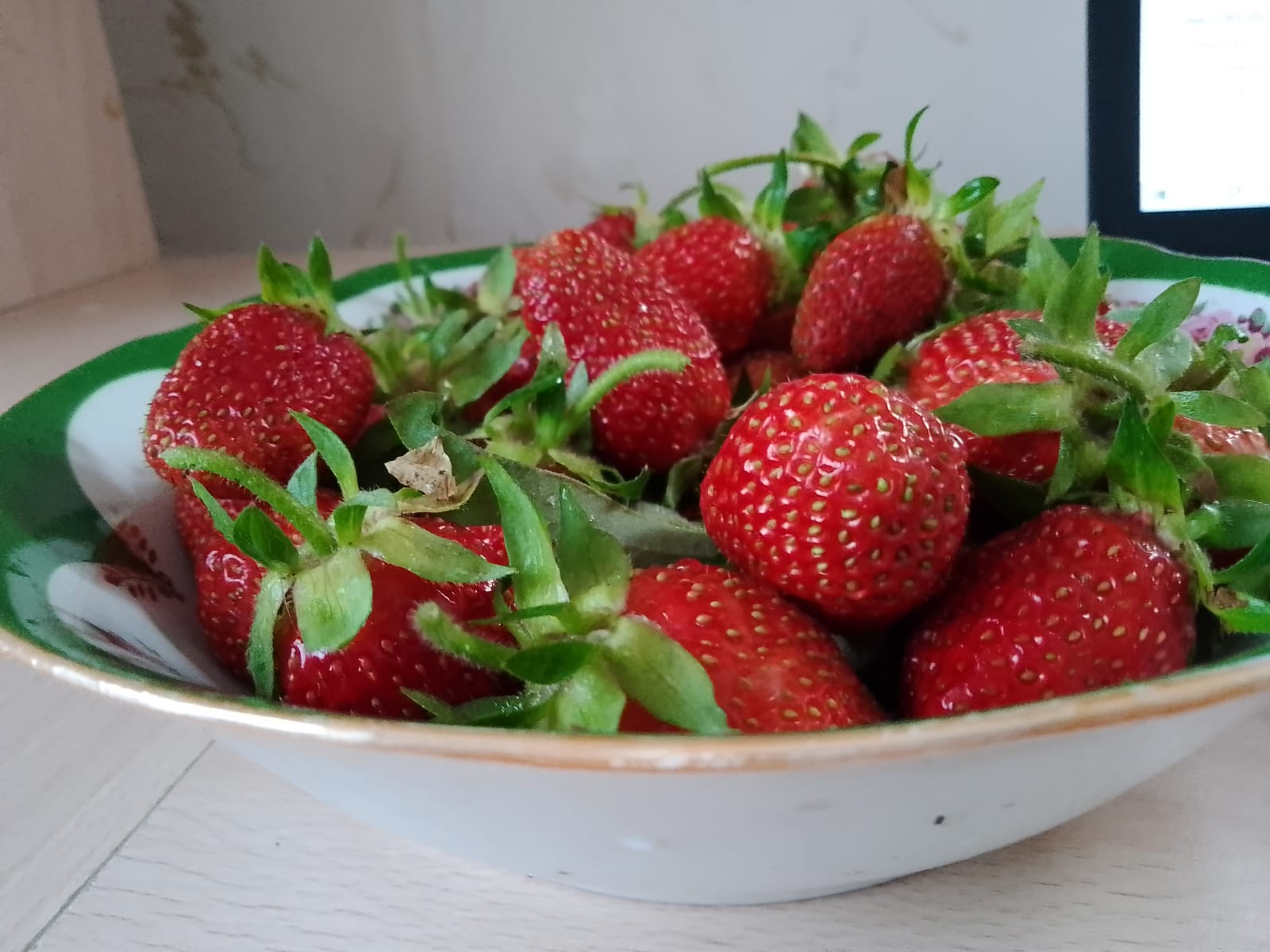 Клубничный бум в Башкирии: Спрос зашкаливает, кошельки пустеют!