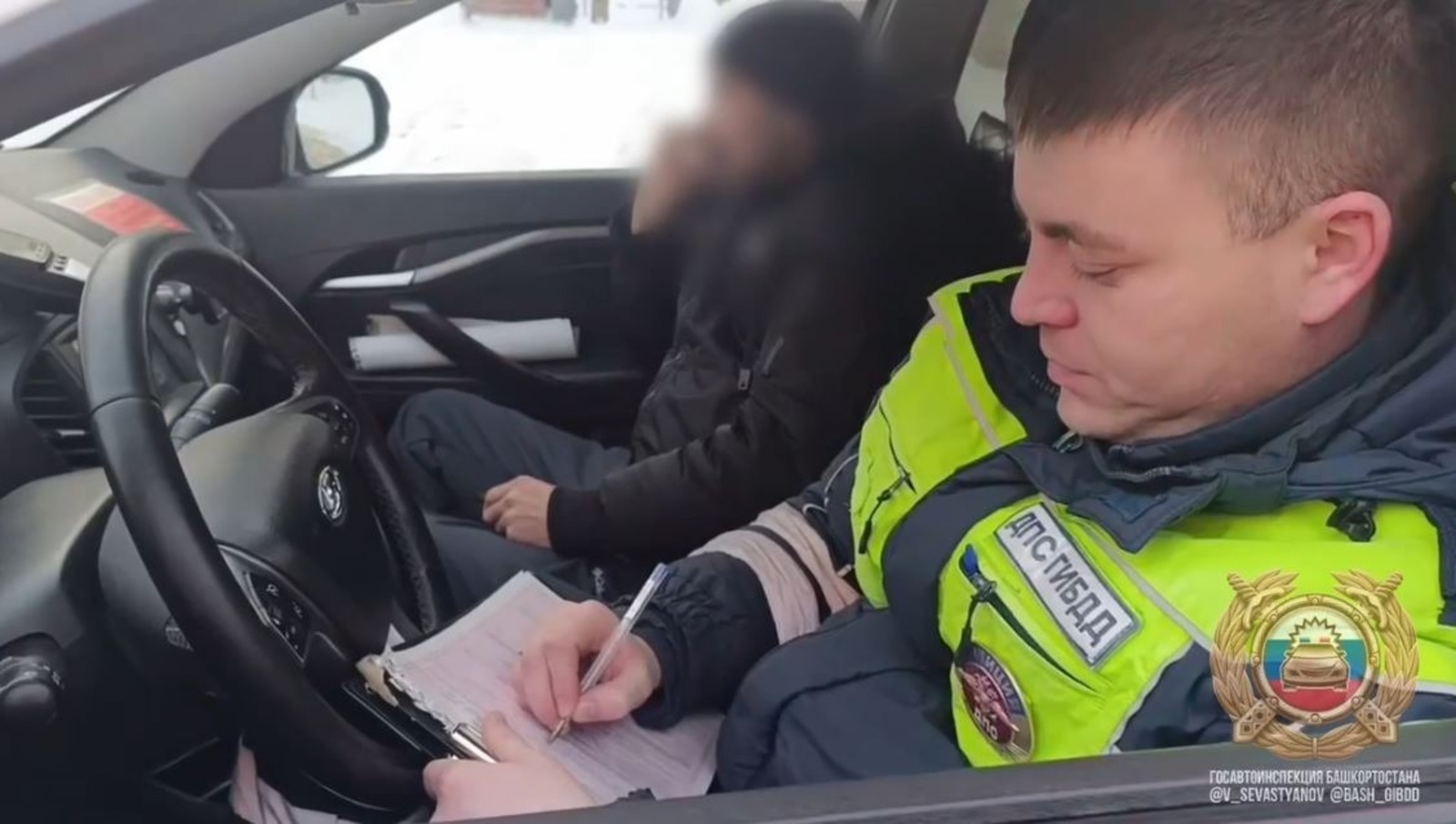 «Купил и потерял»: в Башкирии мужчина купил права и лишился машины