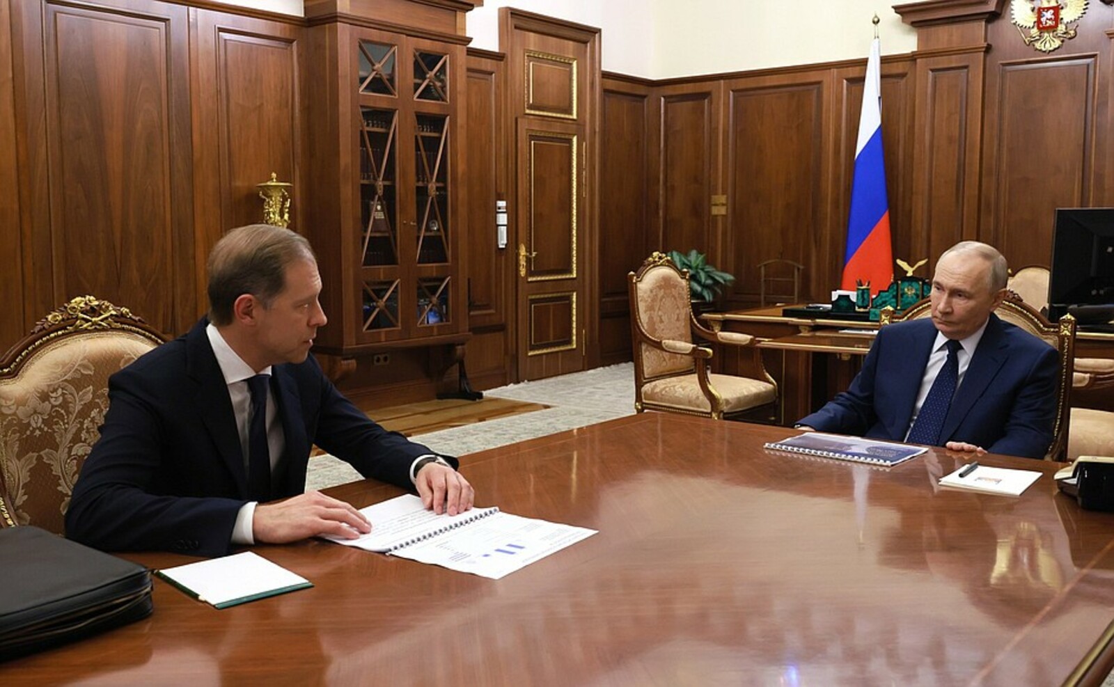 Путин встретился с заместителем Председателя Правительства Денисом Мантуровым