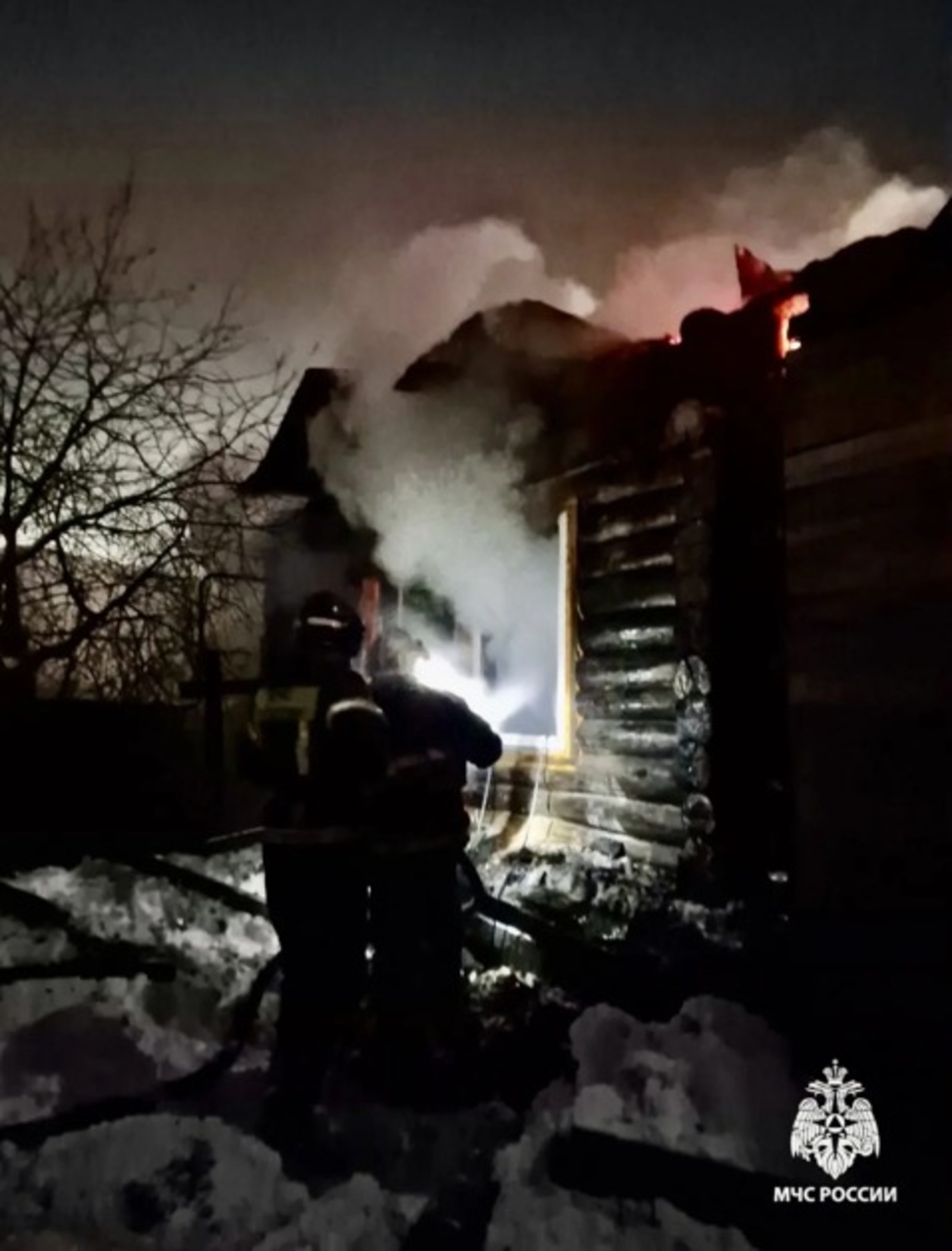 В Башкирии многодетная семья осталась без жилья из-за пожара