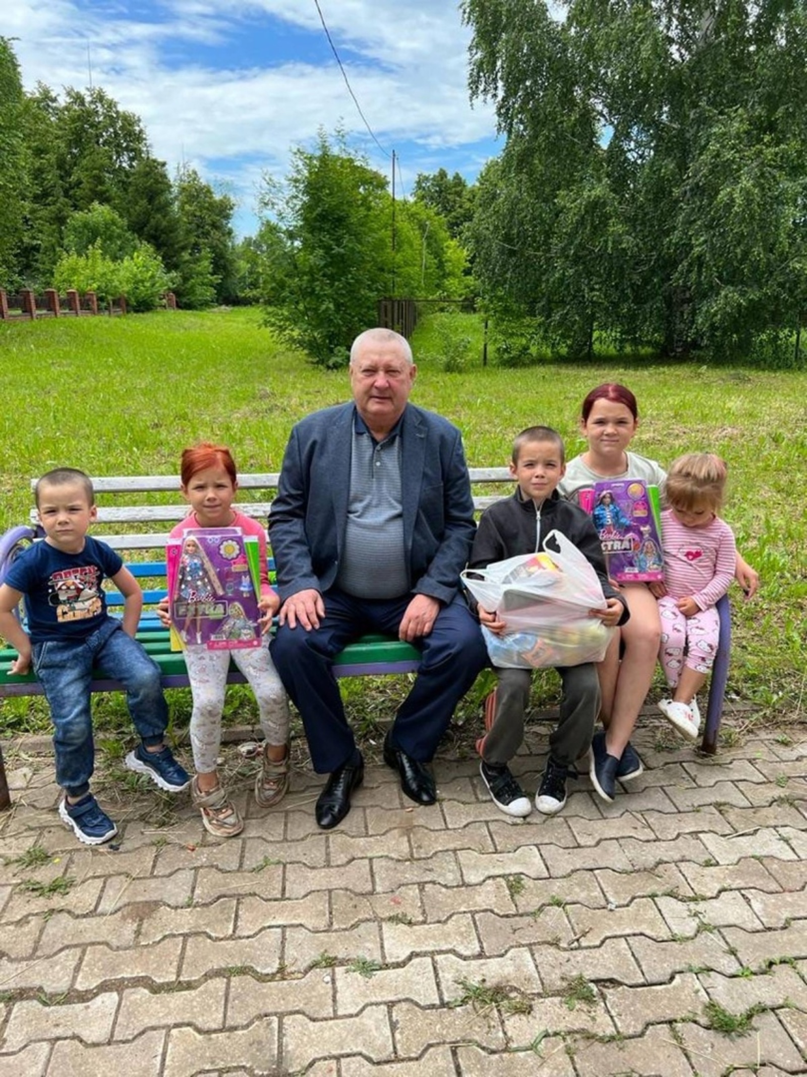 Сергей Афонин исполнил мечту двух маленьких девочек, прибывших из ЛДНР