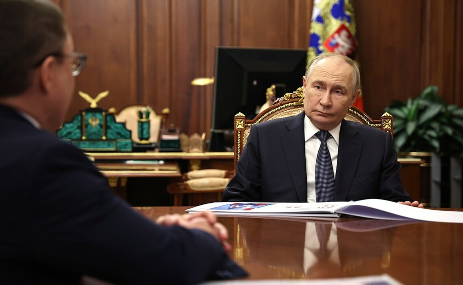 Владимиру Путину доложили о выполнении его поручений по работе с участниками СВО