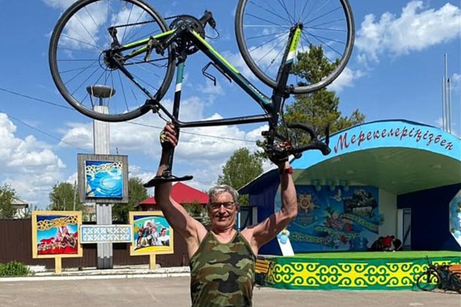 70-летний уфимец отправился в путешествие в Казахстан на велосипеде