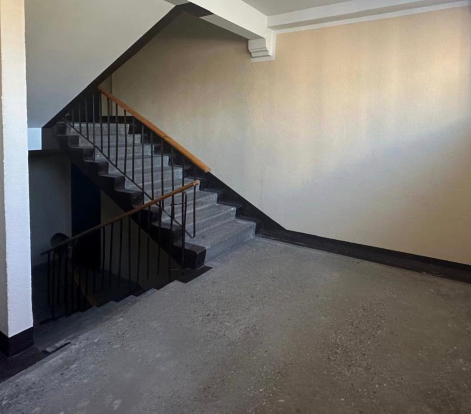 Кумертаусцы спрашивают: как быть со спорной кладовкой под лестницей?