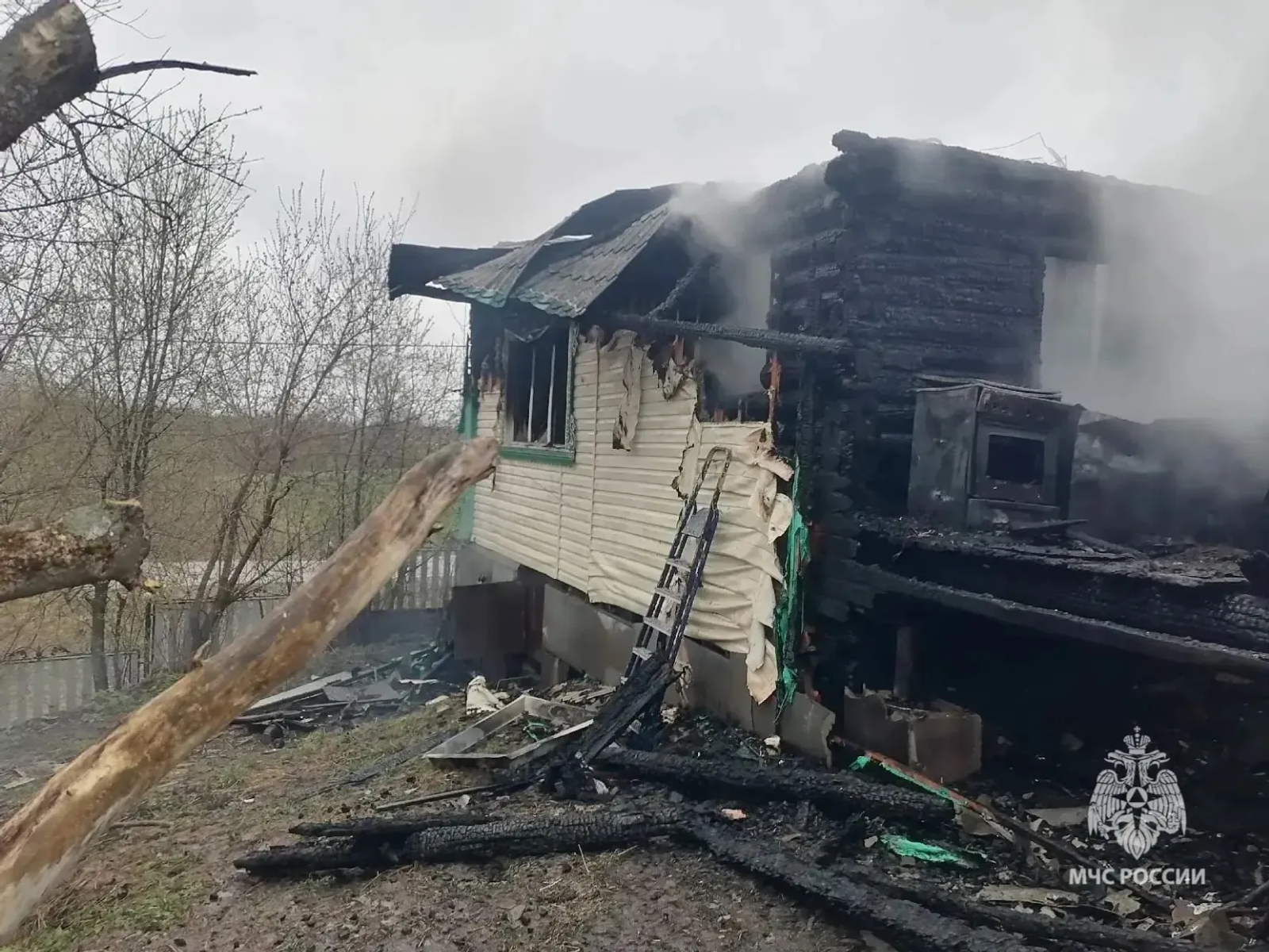 В Башкирии после пожара на пепелище нашли тела женщины и подростка