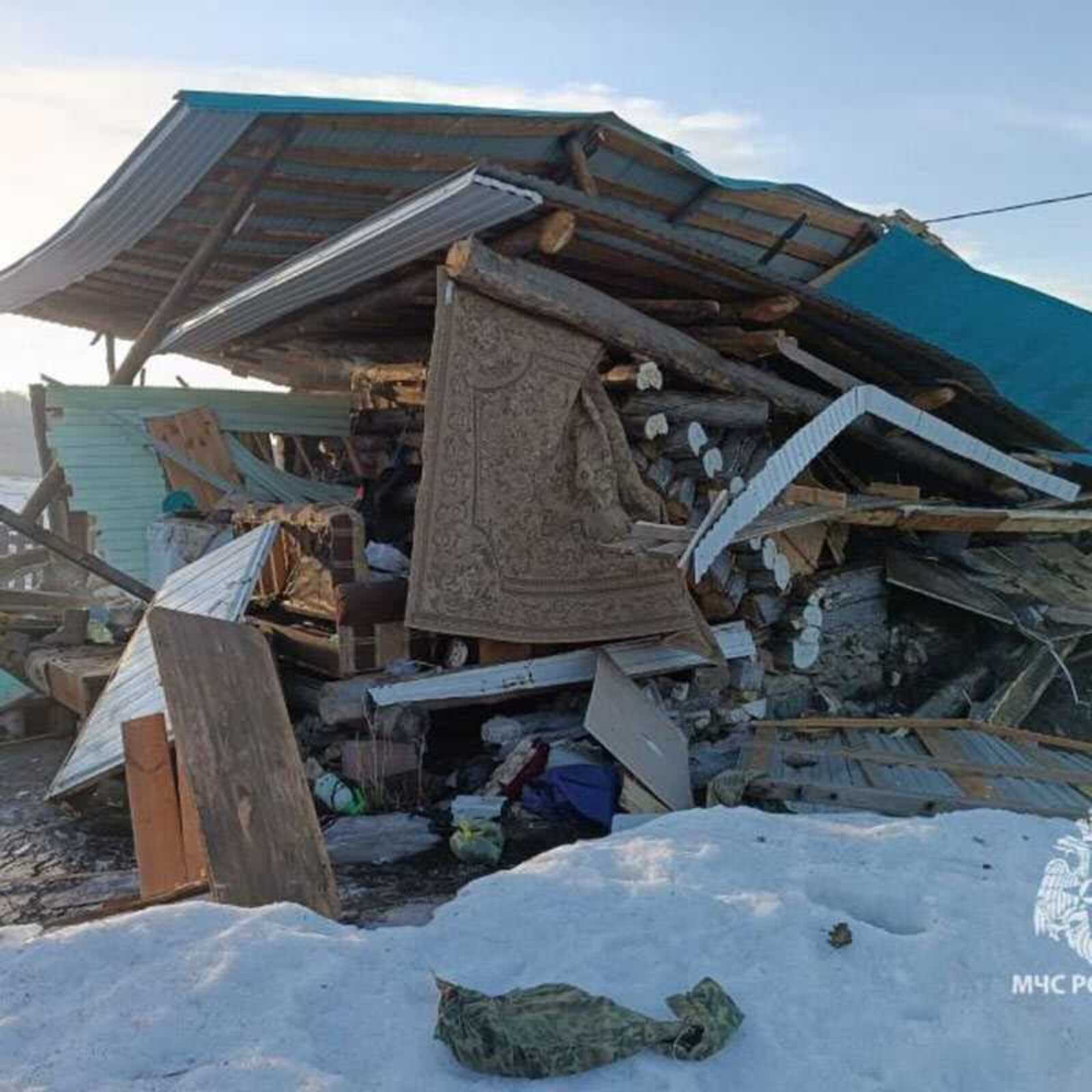 В Башкирии произошел хлопок газа в жилом доме, пострадали два человека, жилище разрушено