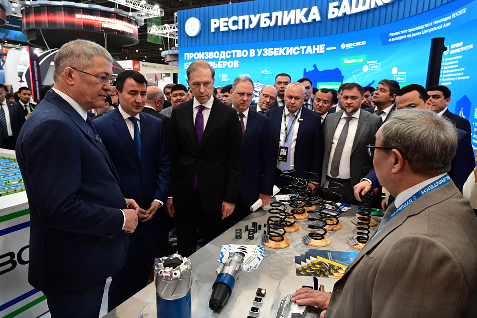 Радий Хабиров на выставке «ИННОПРОМ. Центральная Азия»