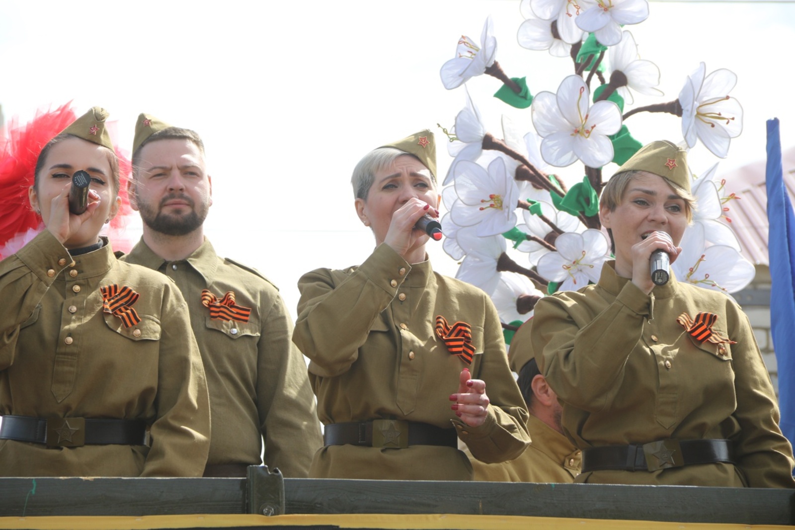Концертная бригада "Катюша" поздравила ветеранов