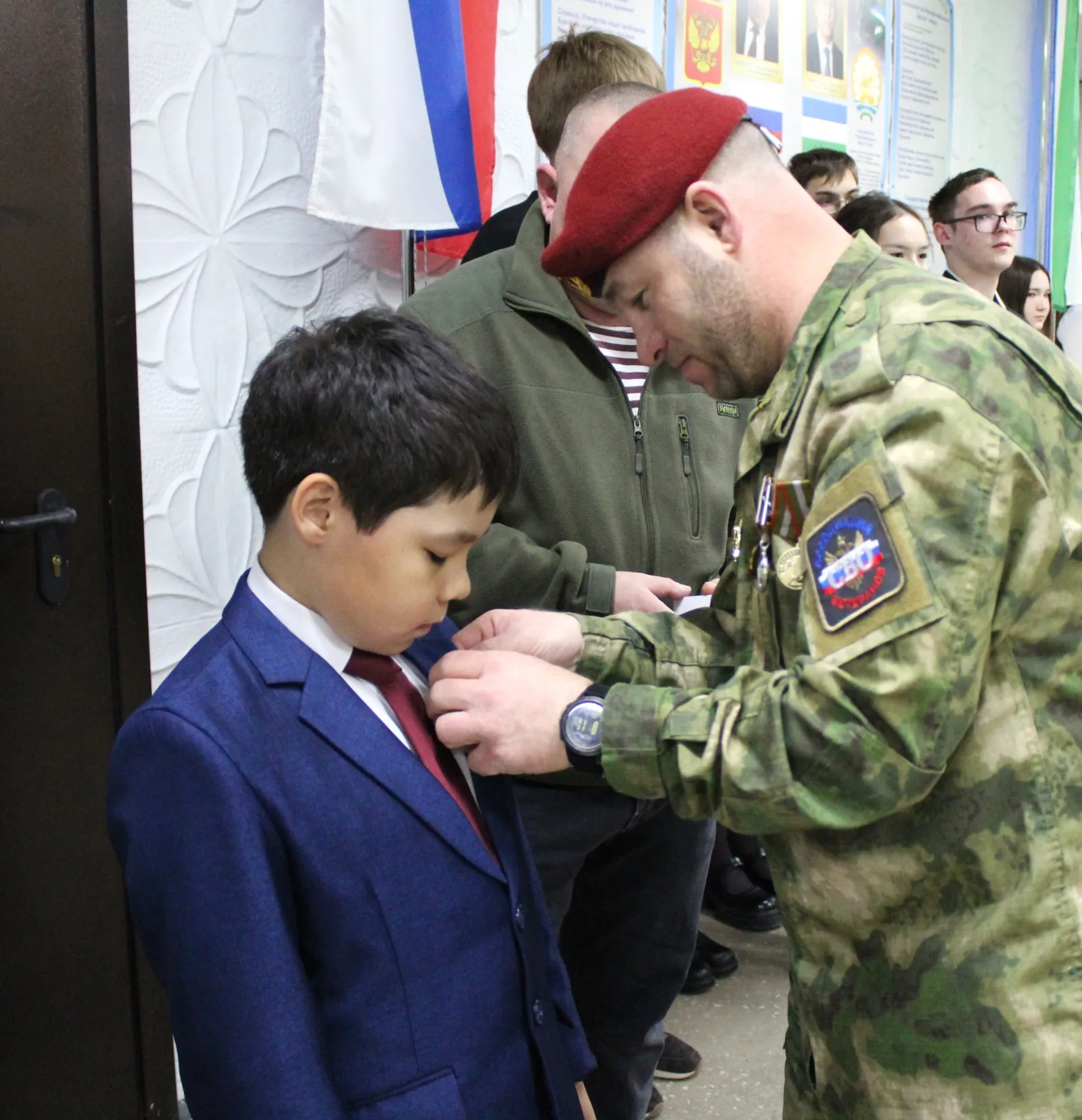 В Башкирии ученикам вручили медали «Юному патриоту» за поддержку бойцов СВО