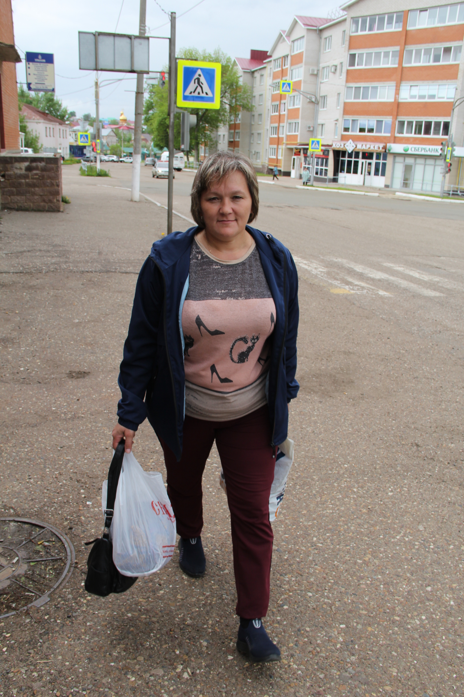 Ежедневно Ольга Семёнова по несколько раз посещает различные магазины, покупая всё самое необходимое для своих клиентов.