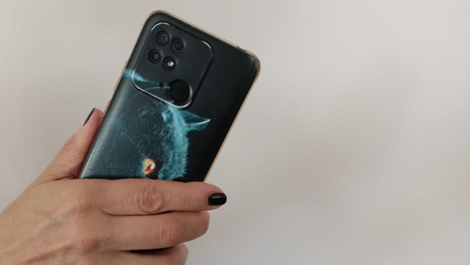 Продажи смартфонов в России упали