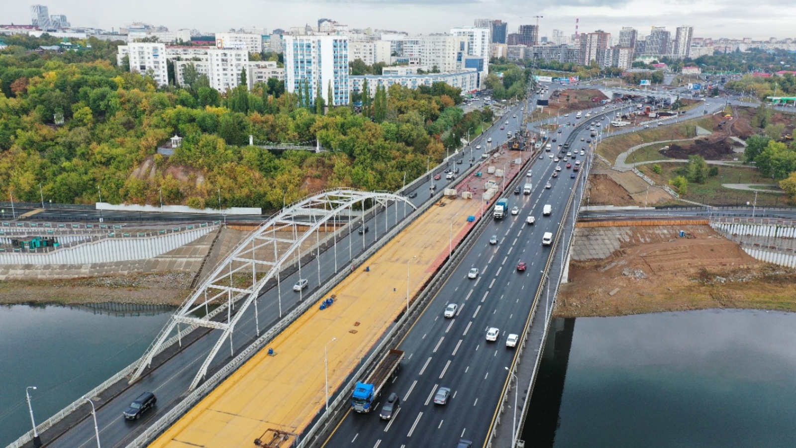 Радий Хабиров: "Работы по строительству моста-вставки вышли на финишную прямую"