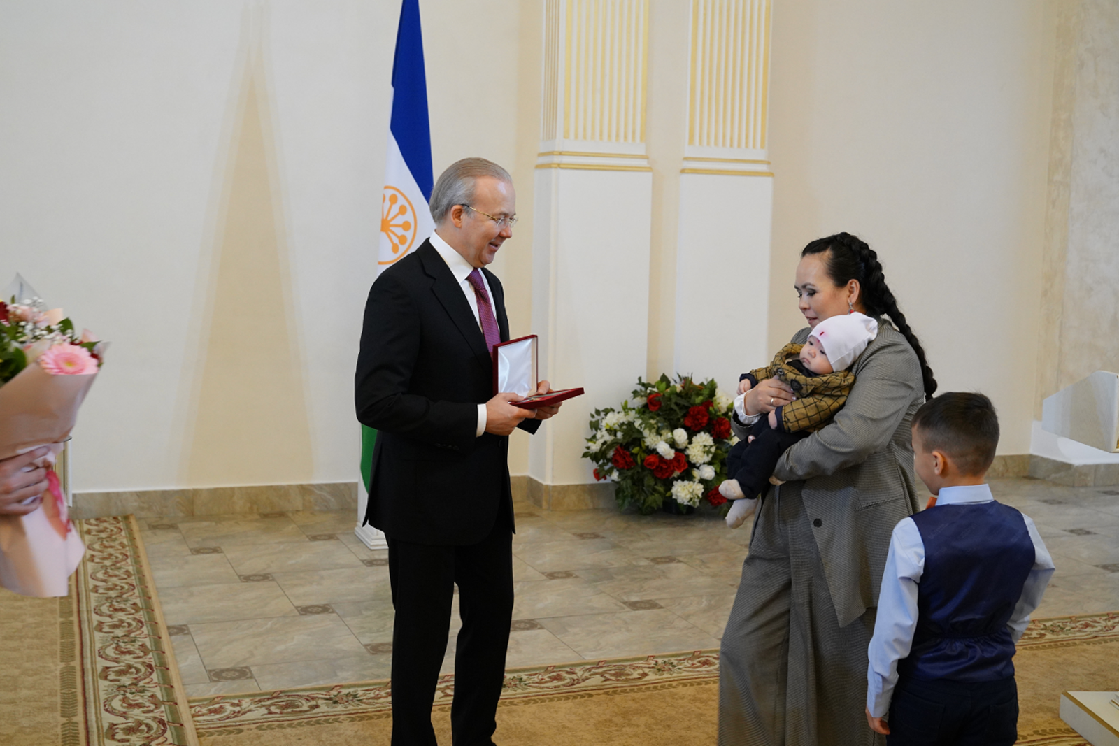 В Башкортостане ещё 10 семей удостоены государственной награды «Родительская доблесть»