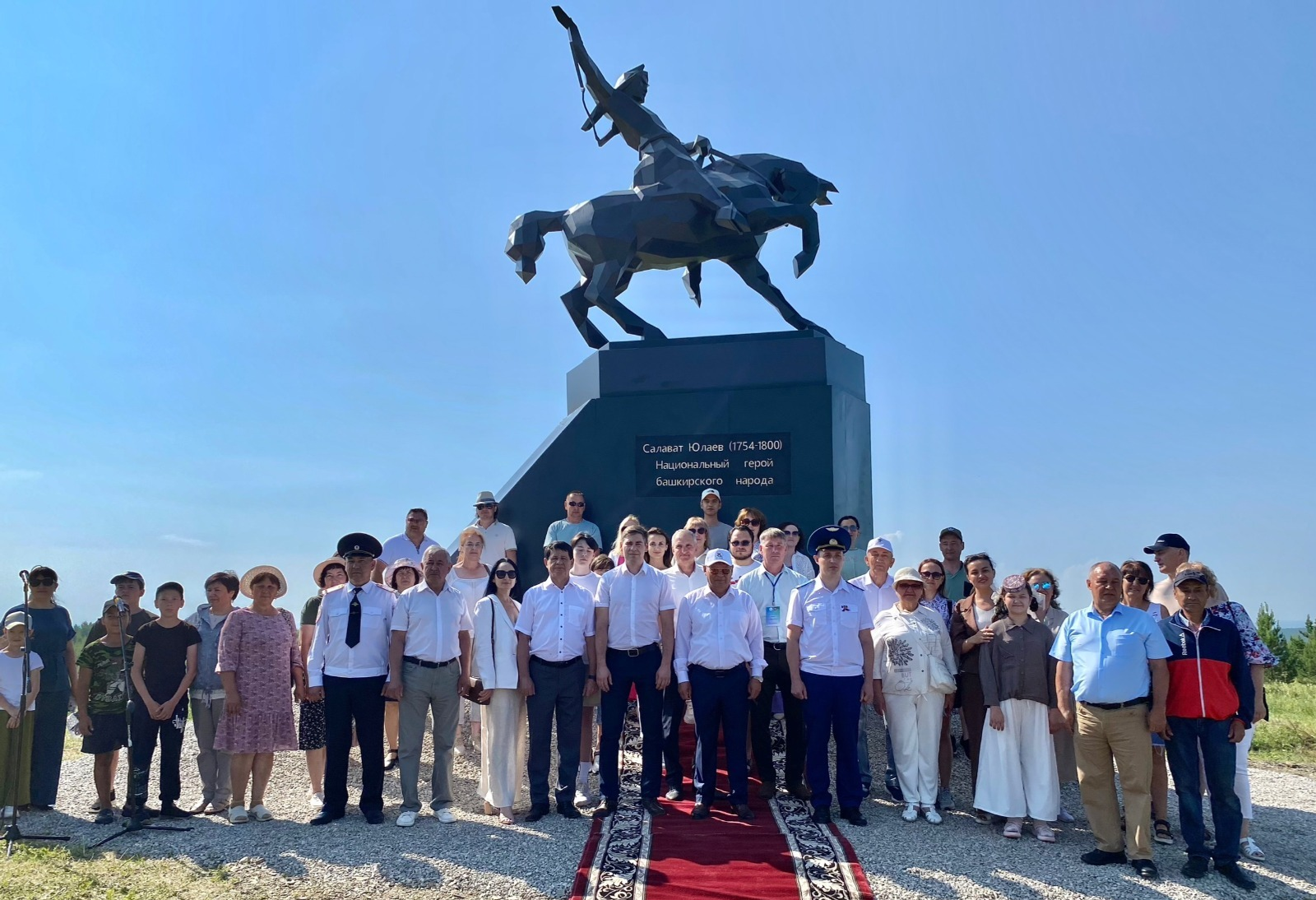 В Башкирии открыли памятник Салавату Юлаеву