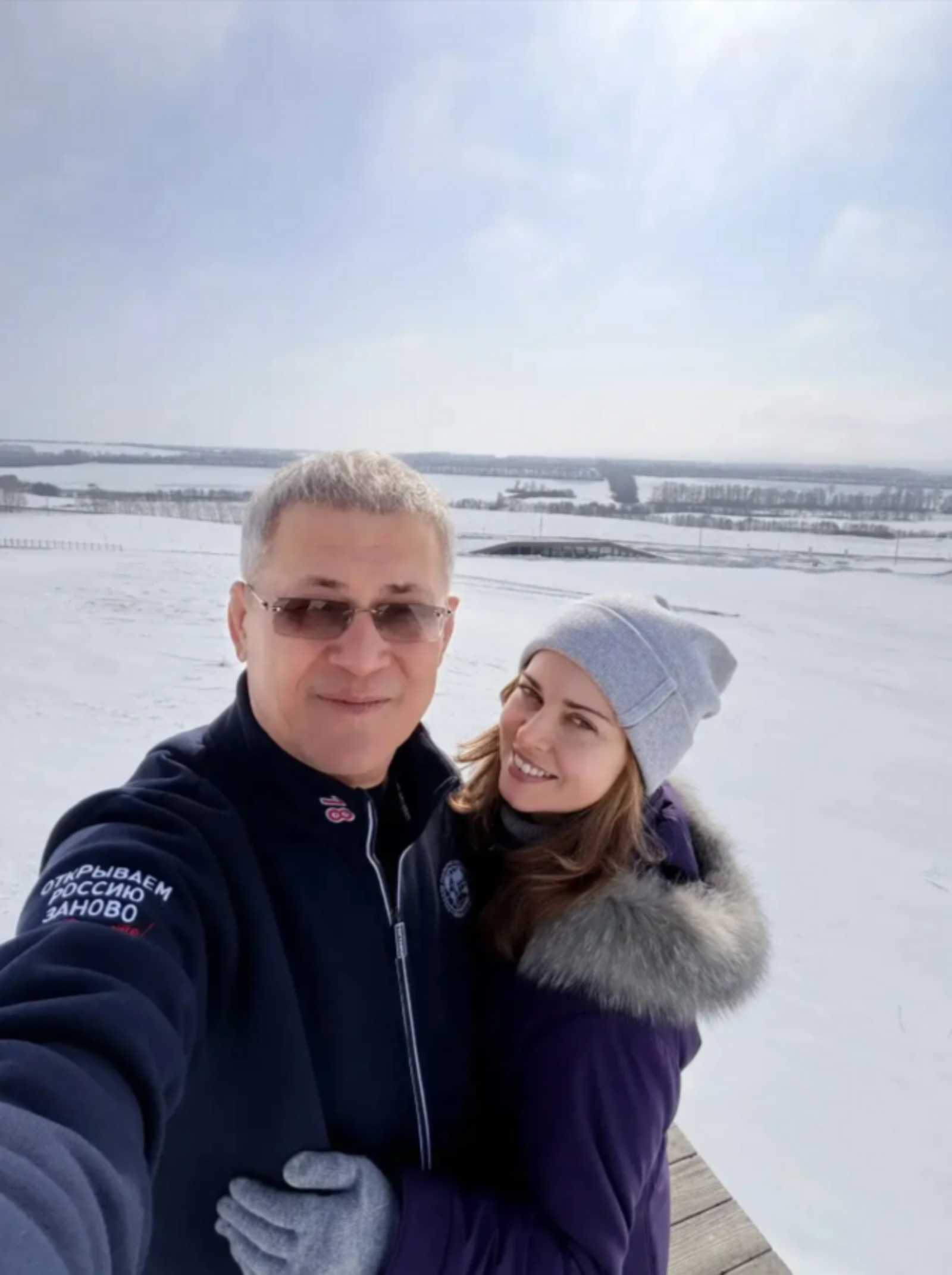 Хабиров с семьёй посетил мавзолей Тура-хана: что изменится на территории