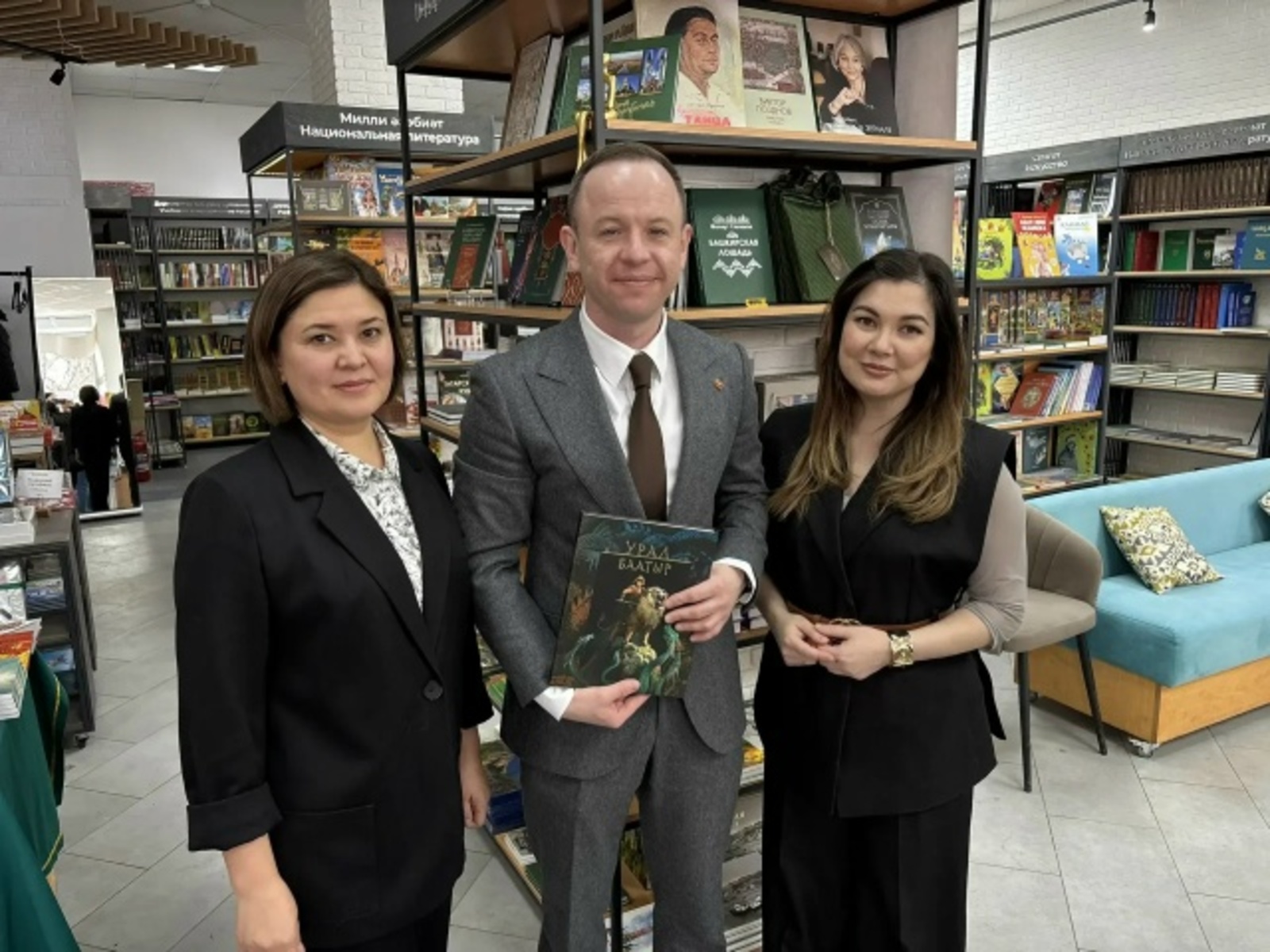 Зампред правительства Челябинской области посетил магазин «Китап»