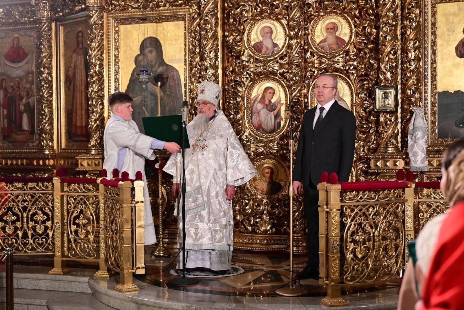 Андрей Назаров поблагодарил митрополита Никона за многолетнее служение