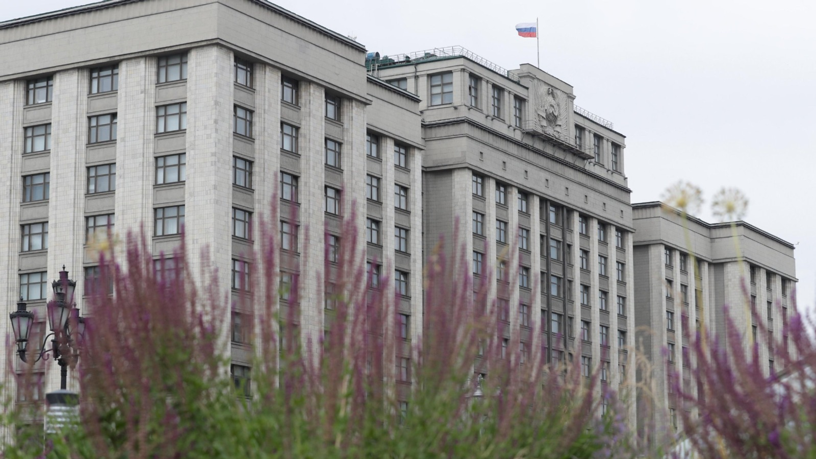 Мошенникам — стоп, героям — поддержка: что изменится в законах с 1 августа