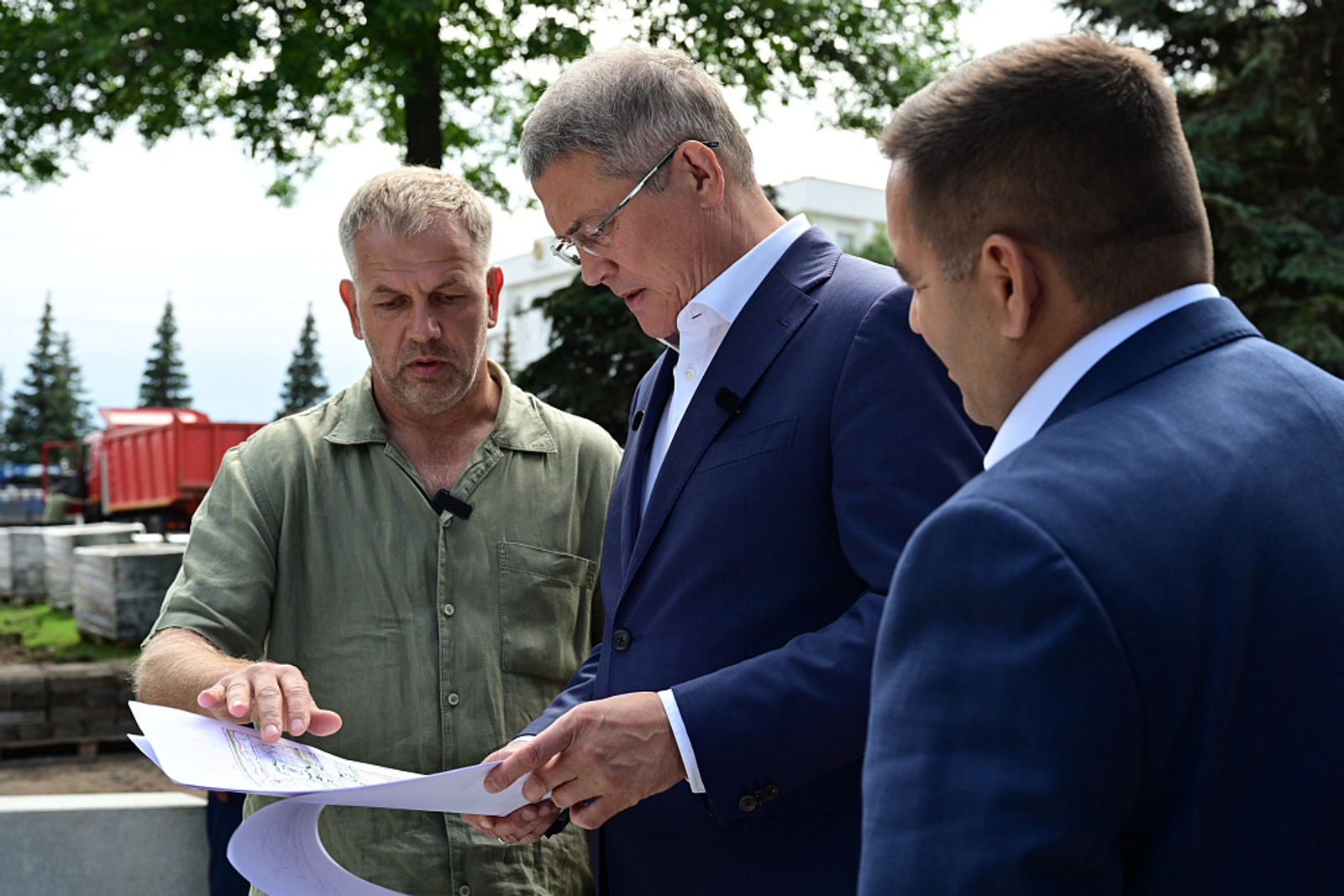 Радий Хабиров ознакомился с ходом благоустройства парка имени Ленина в Уфе