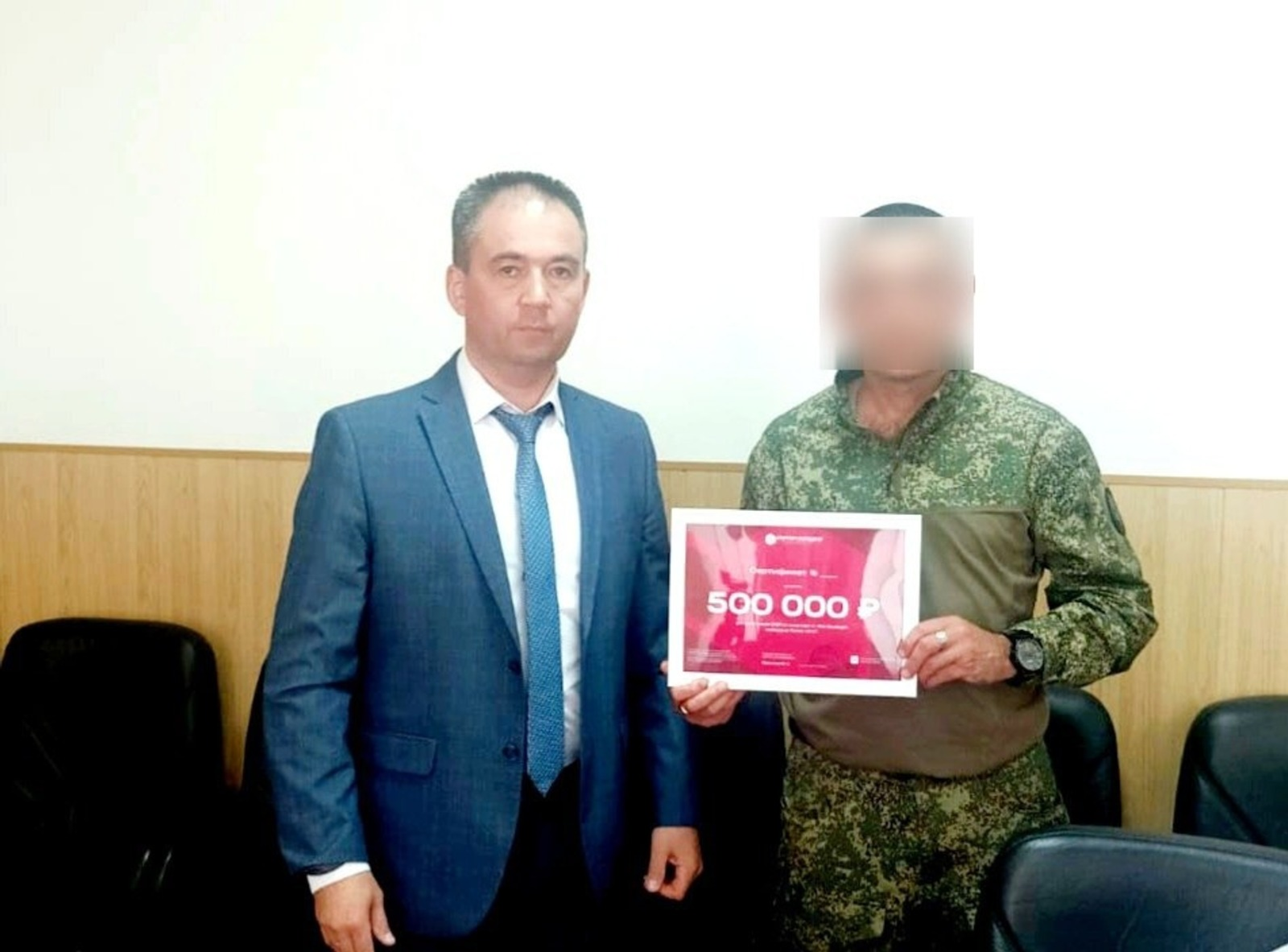 Участнику СВО из Башкирии вручили жилищный сертификат на 500 тысяч рублей