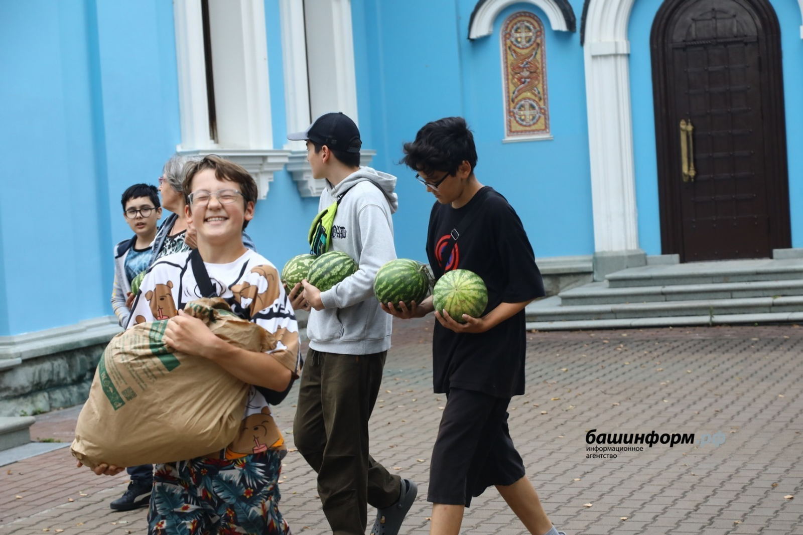 Арбузная щедрость: Храм Рождества Богородицы получил необычный подарок