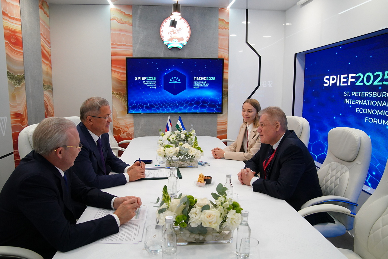 Радий Хабиров и Георгий Боос обсудили модернизацию освещения в Башкирии