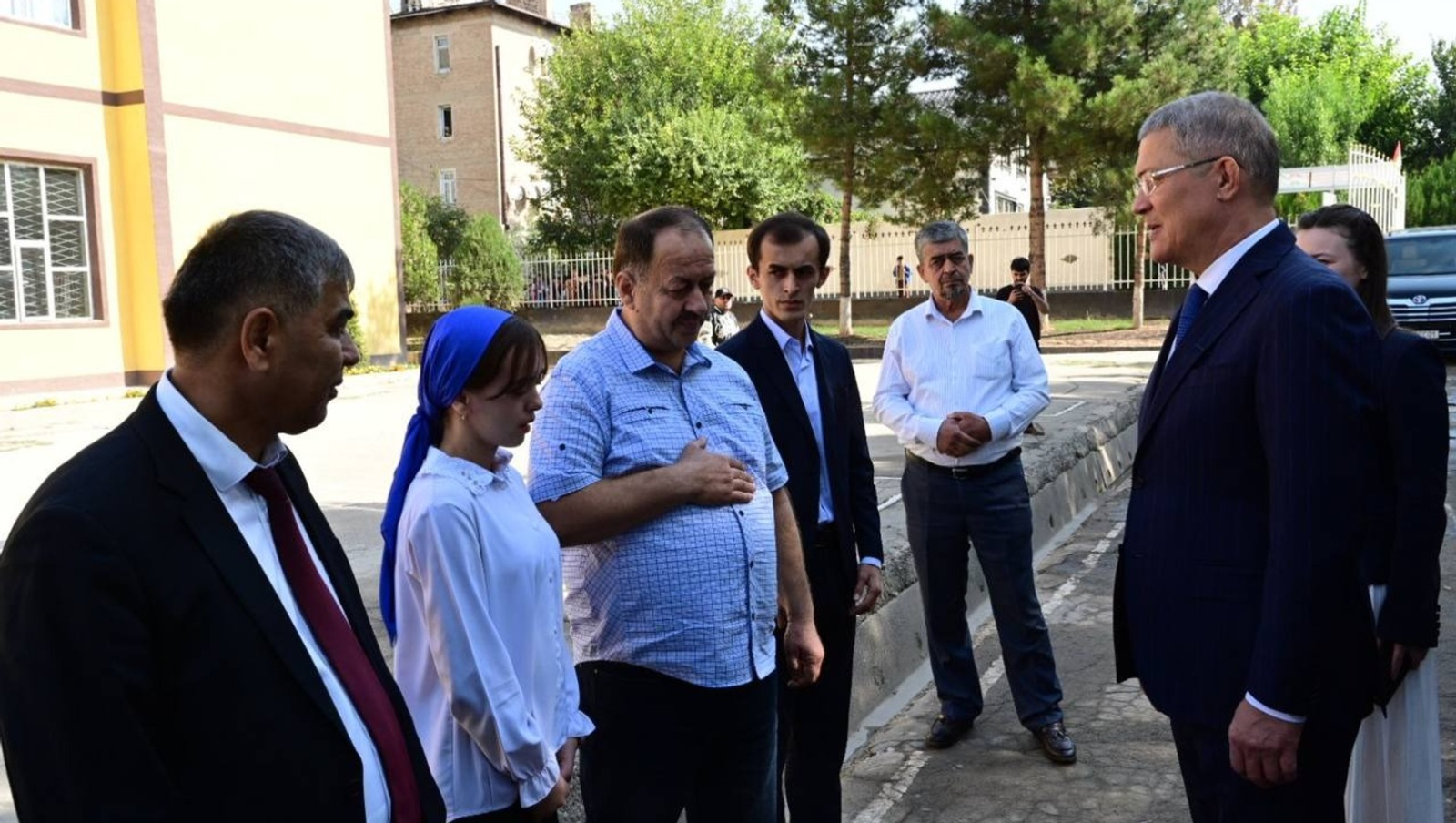 Память сильнее границ: Радий Хабиров отдал дань герою в Таджикистане