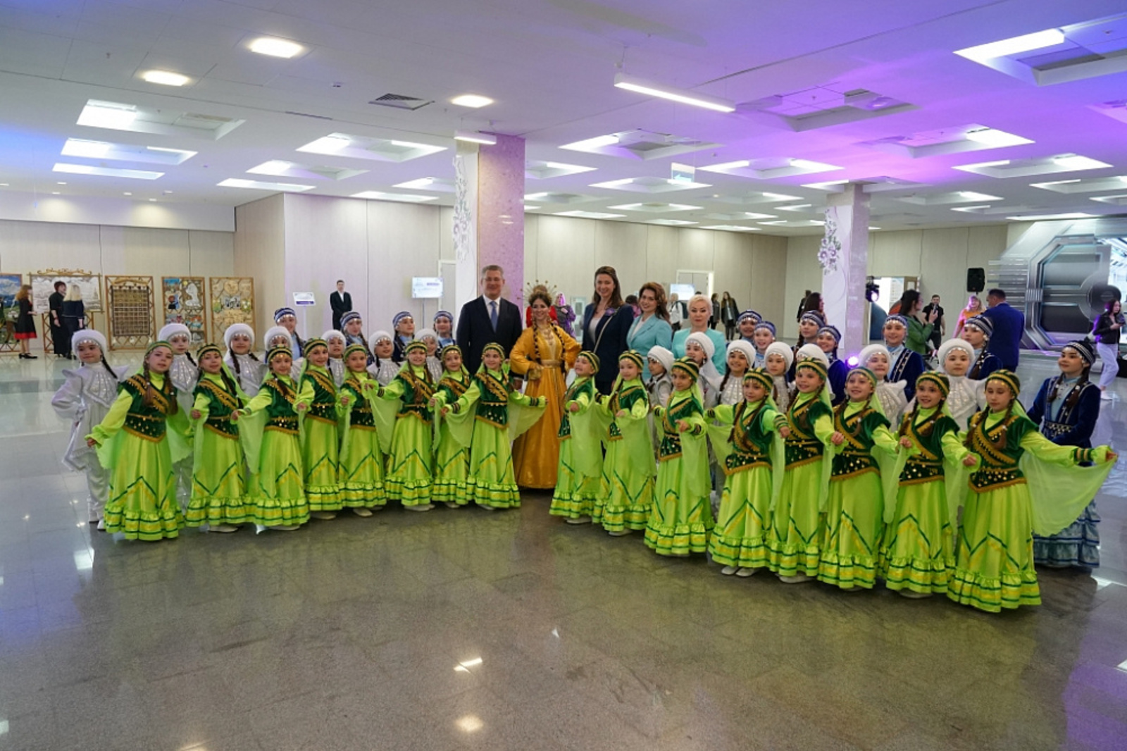 Радий Хабиров принял участие в открытии Всероссийской Академии «Территория женского счастья» в Уфе