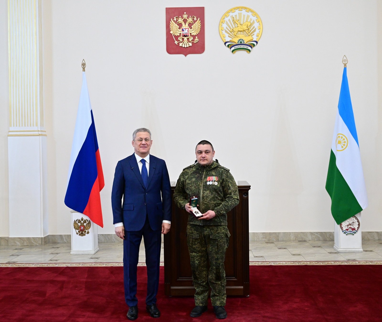 Радий Хабиров вручил госнаграды в преддверии 23 февраля