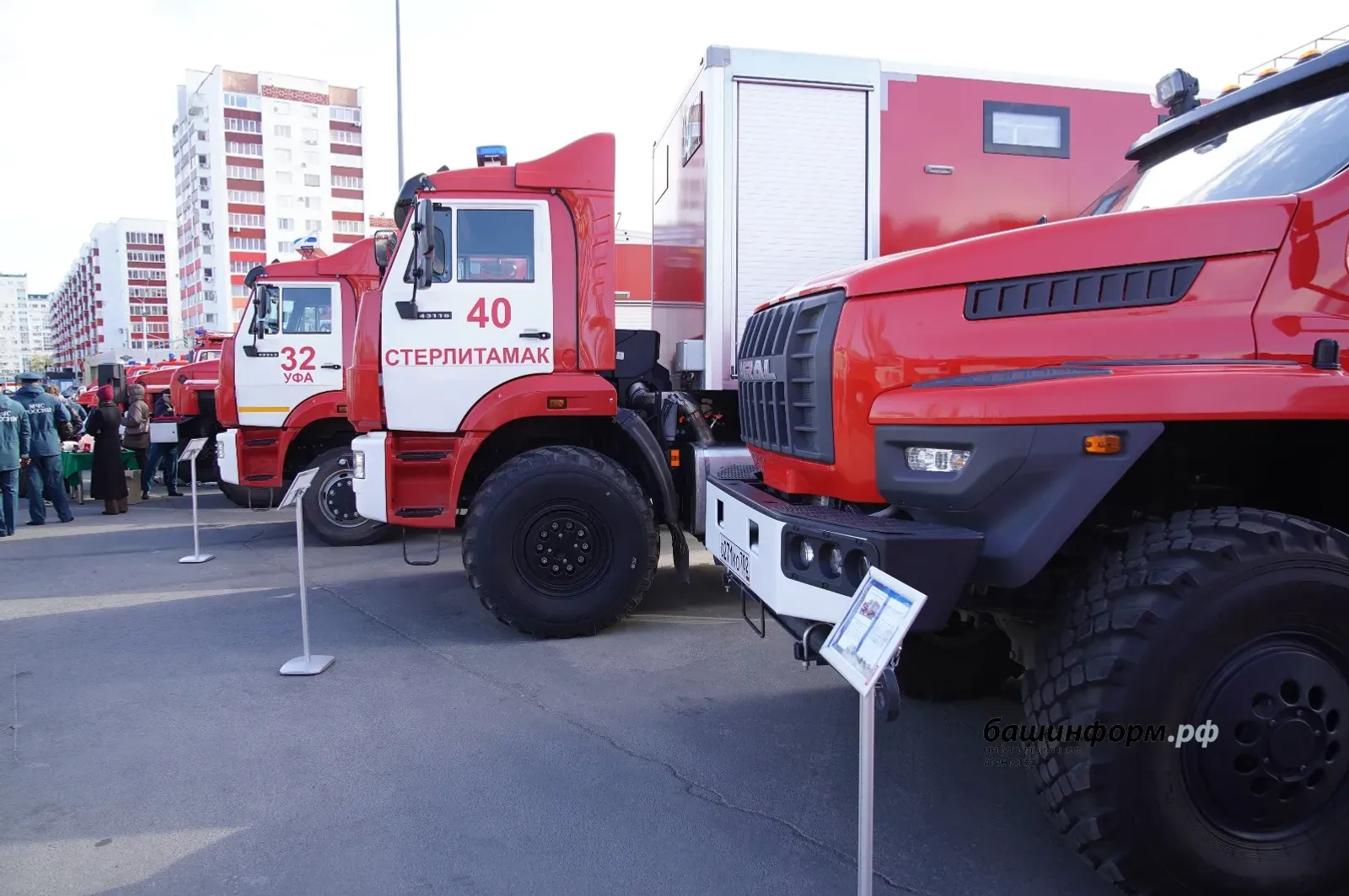 Радий Хабиров передал пожарным новую технику в преддверии Дня пожарной охраны