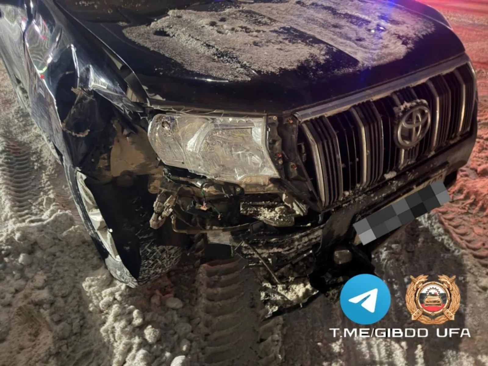 В ночной аварии в Уфе пострадал водитель внедорожника