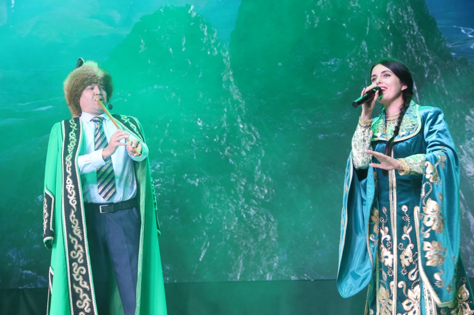 Награды, паспорта и песни: в Кумертау отметили День Республики