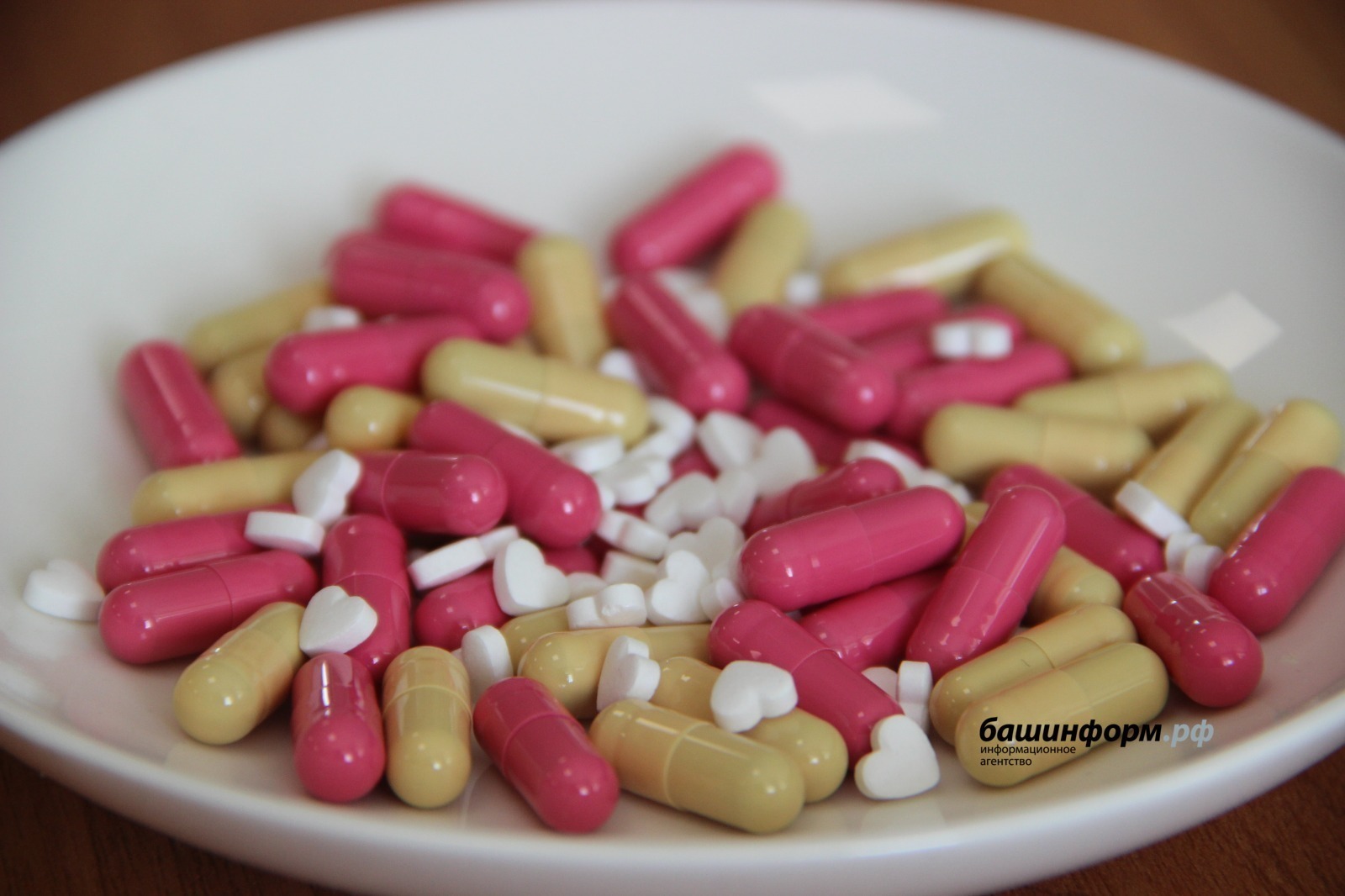 Антибиотики принимать только о рецепту врача: самолечение опасно