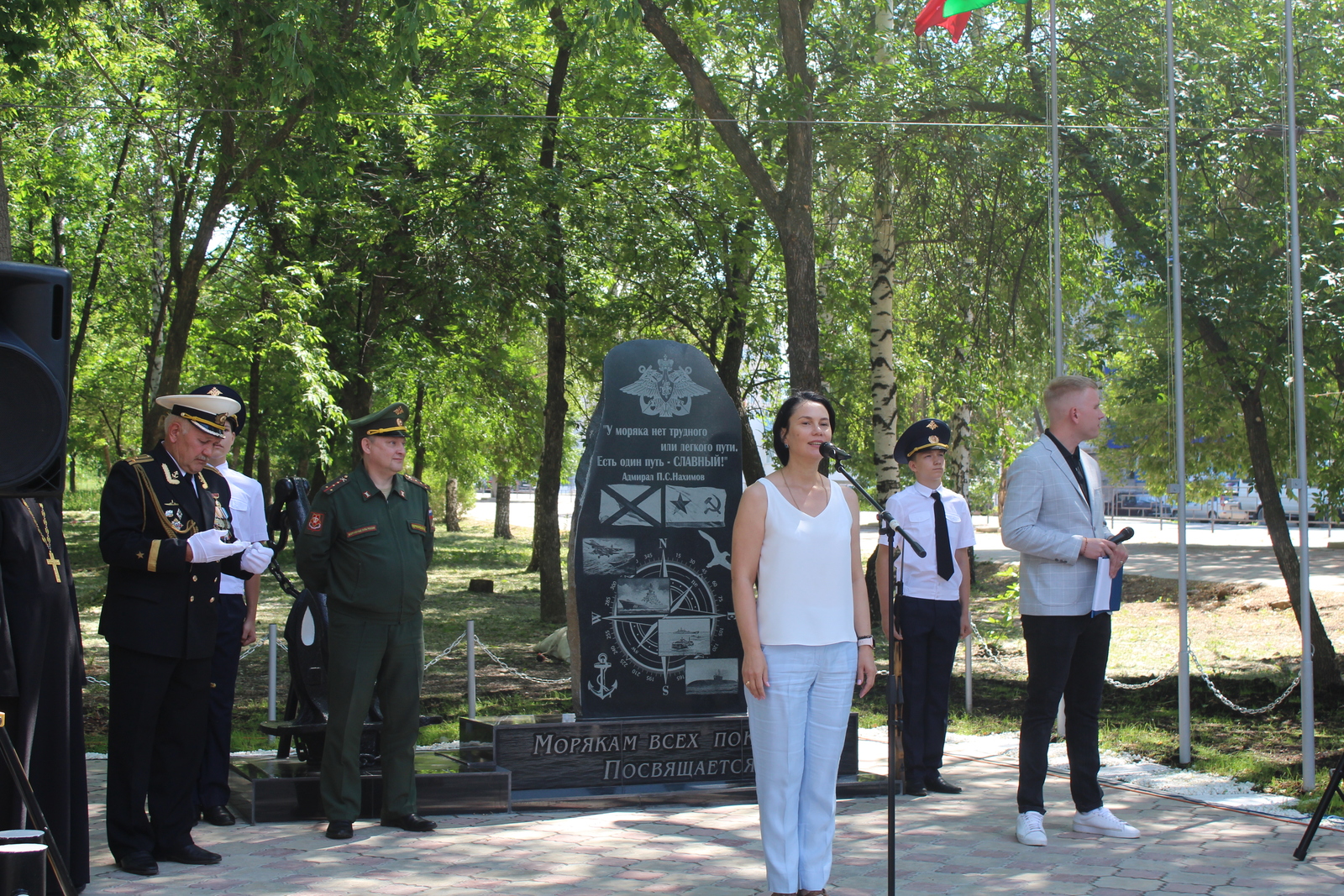 Сегодня в Кумертау торжественно открыт монумент морякам всех поколений