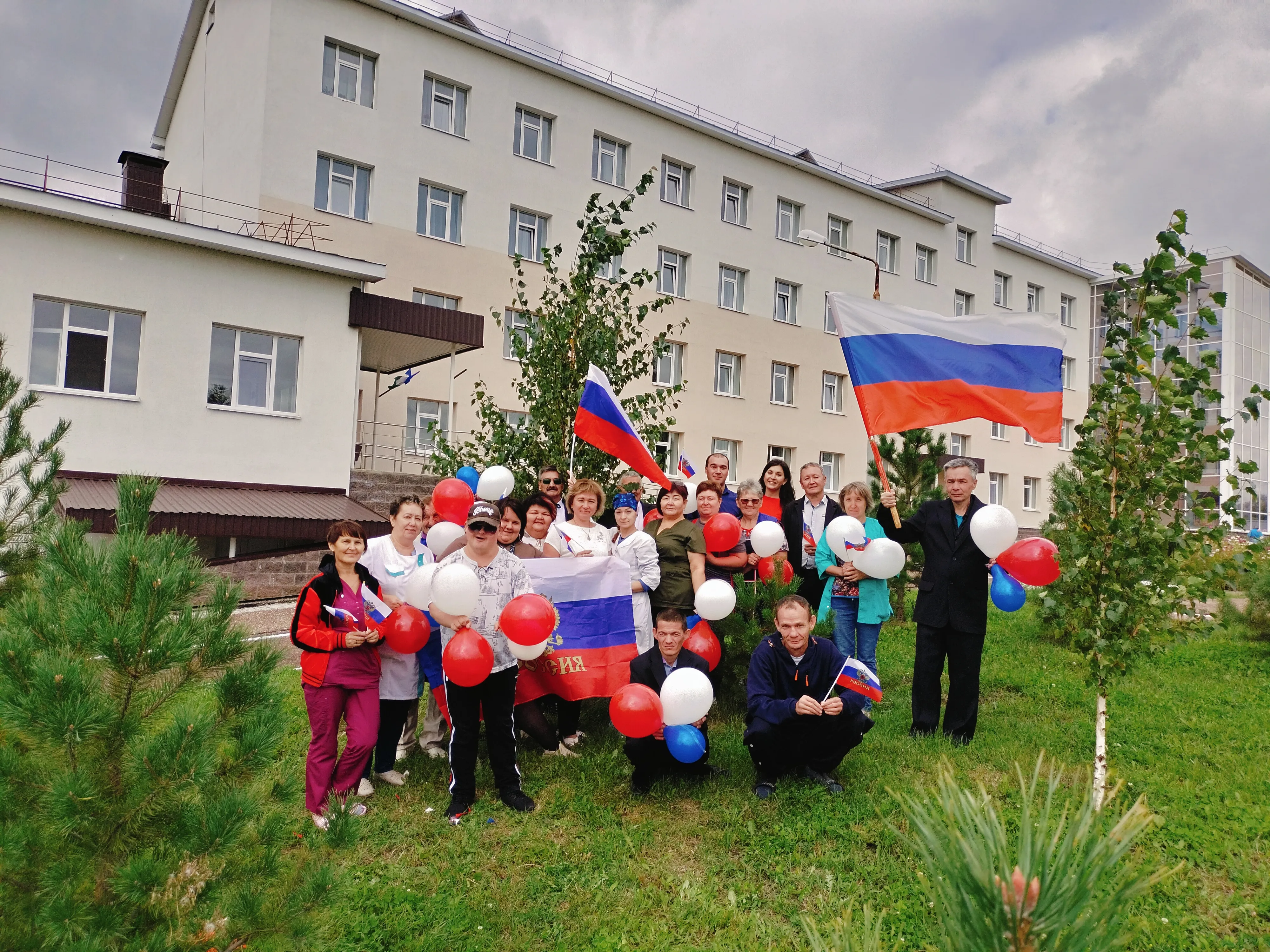 Согревая сердца добротой: День социального работника празднуют в Кумертау